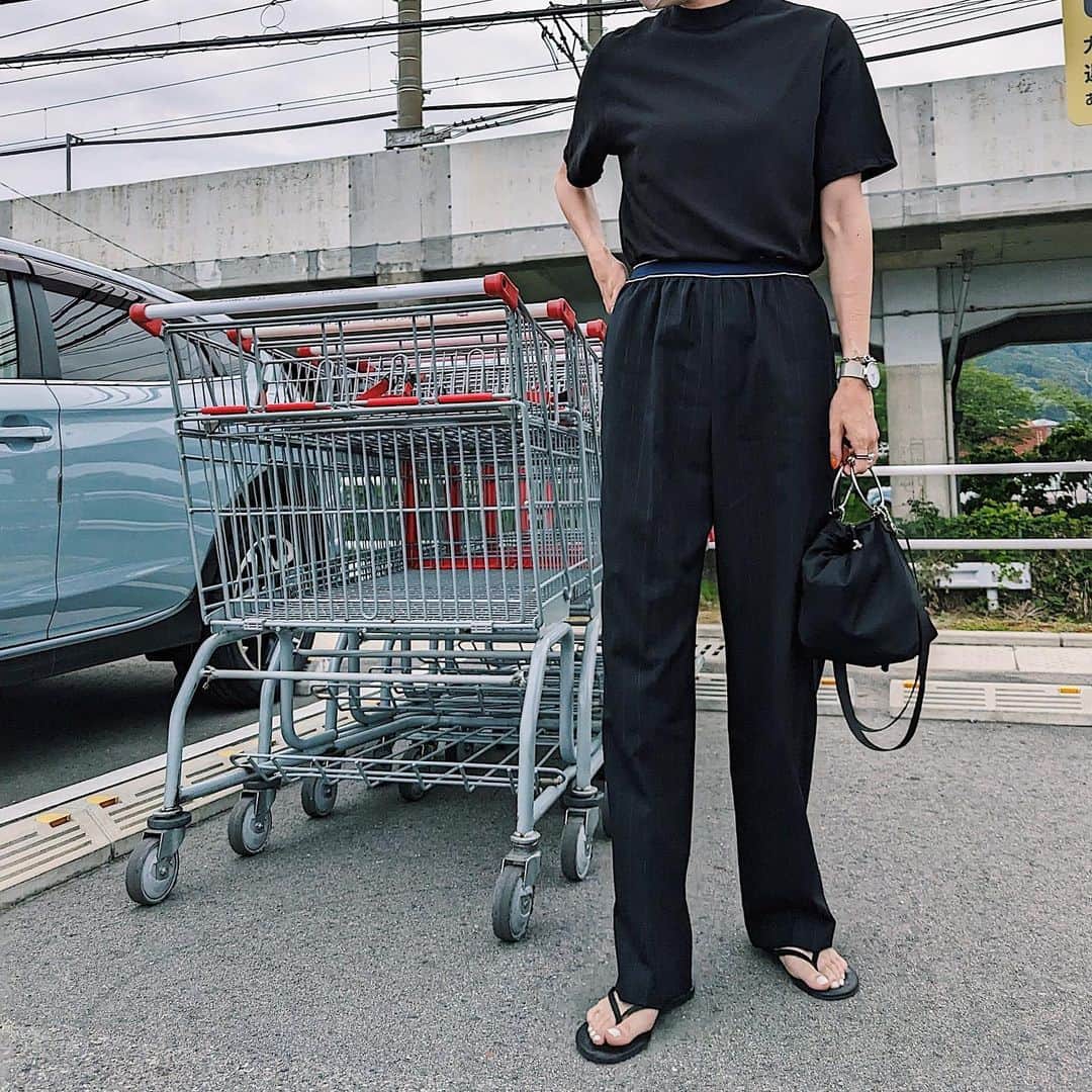 maai0528のインスタグラム：「〻👩🏻‍🦰🕊️🍰🍏 black× navy‥🛒 わかりにくいけど ストライプのパンツなんだよ🍿 ． ． ． #fashionstyle  #ROKU #tkees」