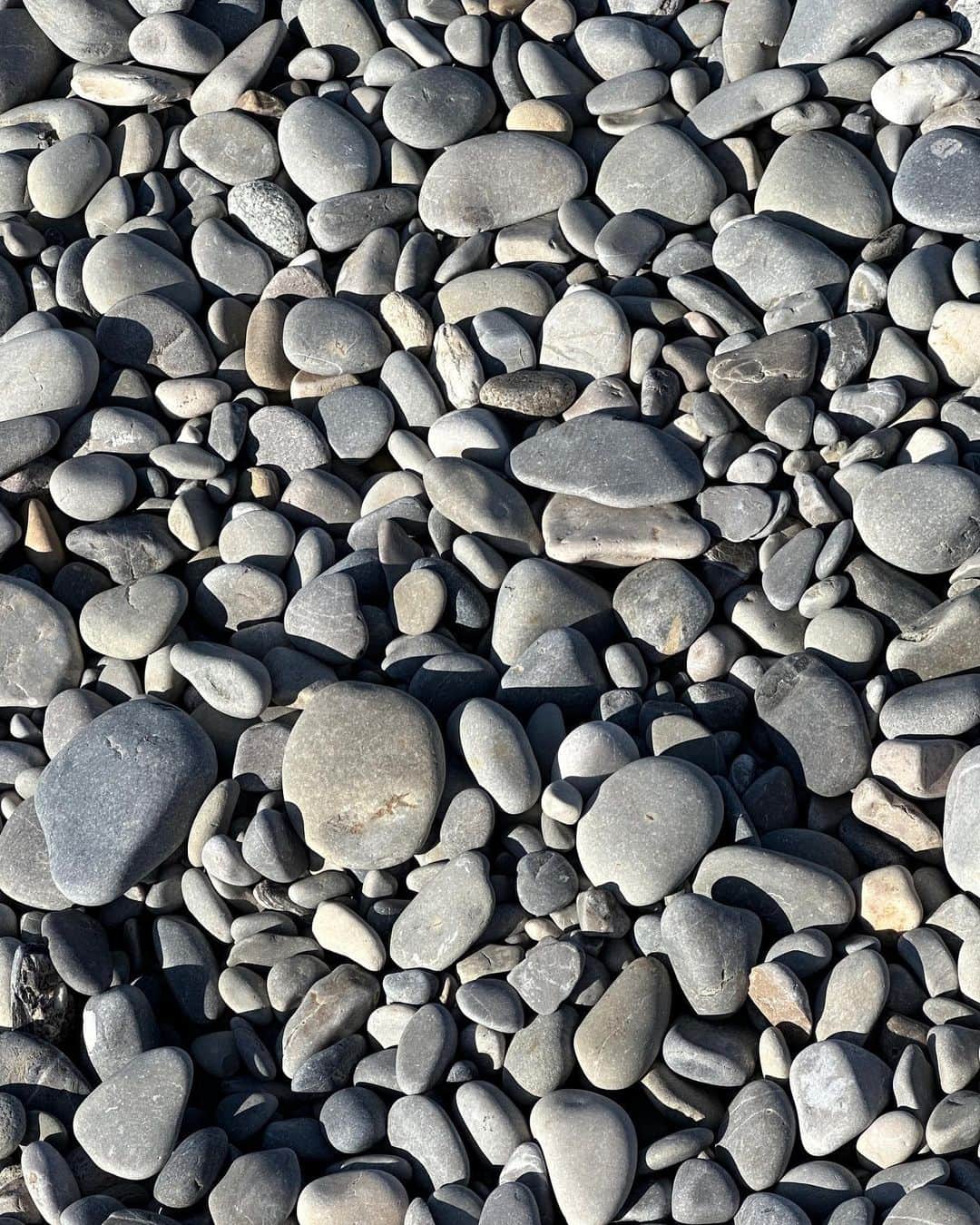西内ひろさんのインスタグラム写真 - (西内ひろInstagram)「ニースでの朝☀️  浜辺には綺麗な石ころ達。 波が寄せて返す音が ヒーリングになって癒された。  地球が呼吸している様に感じたよ。  Morning in Nice.  The beach is  beautiful stones... The sound of waves was healing.  It looked like the earth was breathing🌏  #beach #earth #ocean」6月8日 13時10分 - 0214hiro