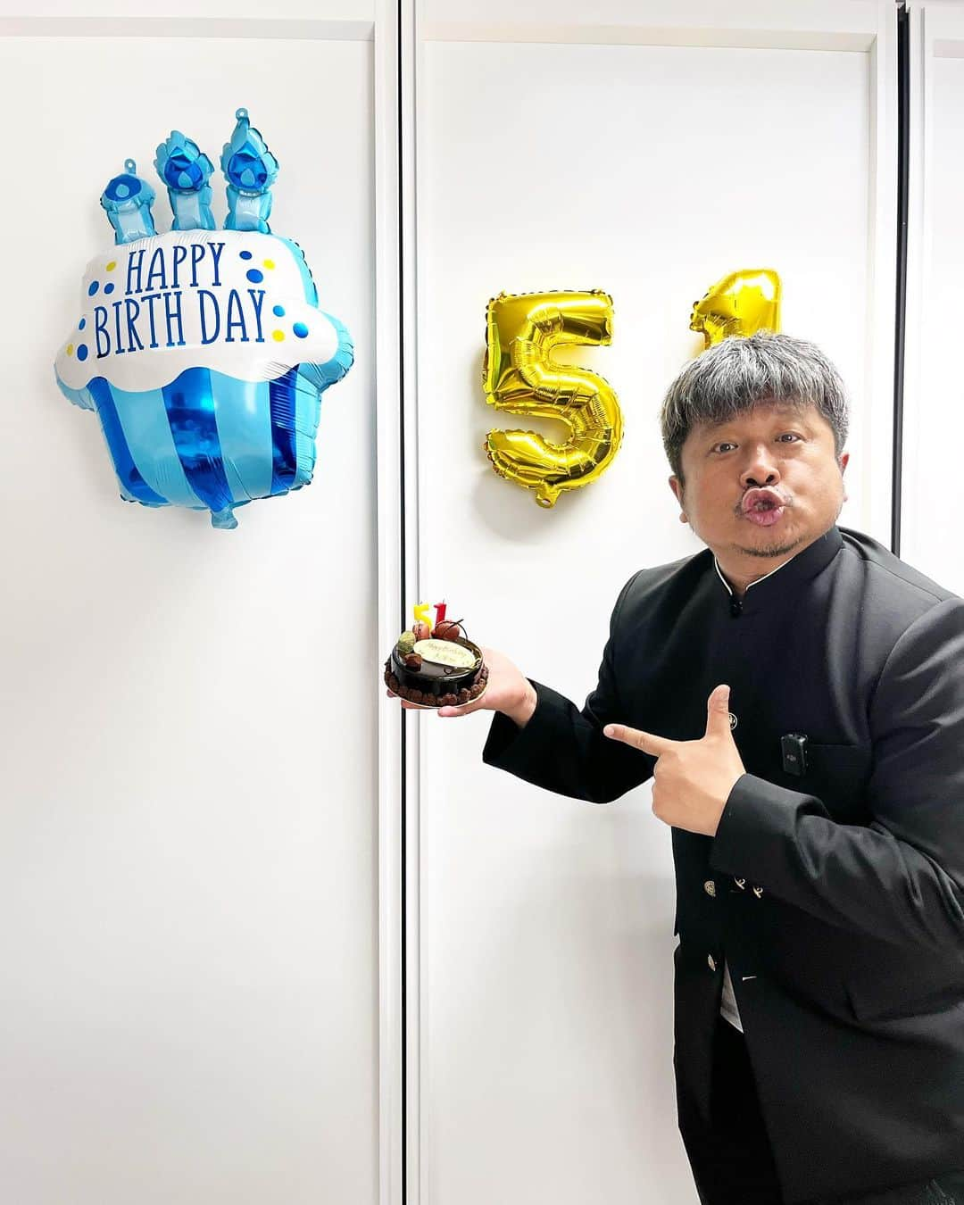 大地洋輔のインスタグラム：「相方の大谷ノブ彦さんが  本日6月8日に  51歳になりました！！  いつまでも健康でいてください！  そして今後ともダイノジとしてよろしくお願いします！！！  #ダイノジ #DJダイノジ #ダイノジ中学校 #大谷ノブ彦」