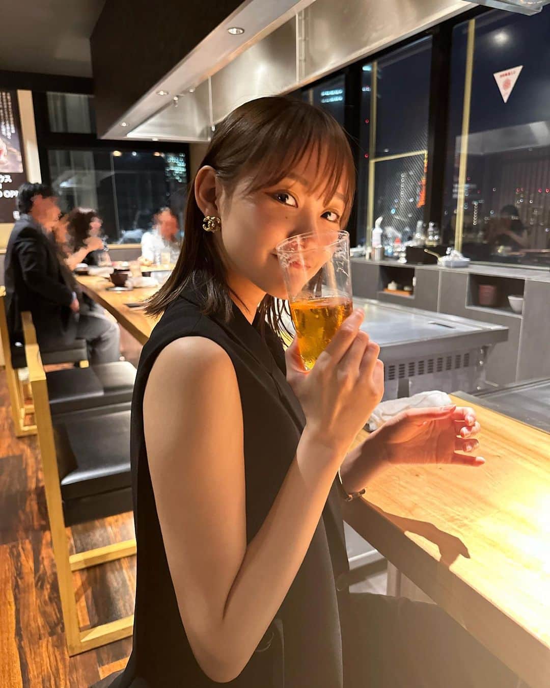 保﨑麗のインスタグラム：「先日遅くなっちゃったけど 母の日ということで鉄板焼きに💐  美味しかったし、 喜んでくれてよかったなぁ☺️  最後のガーリックライスが美味しすぎた🤤」