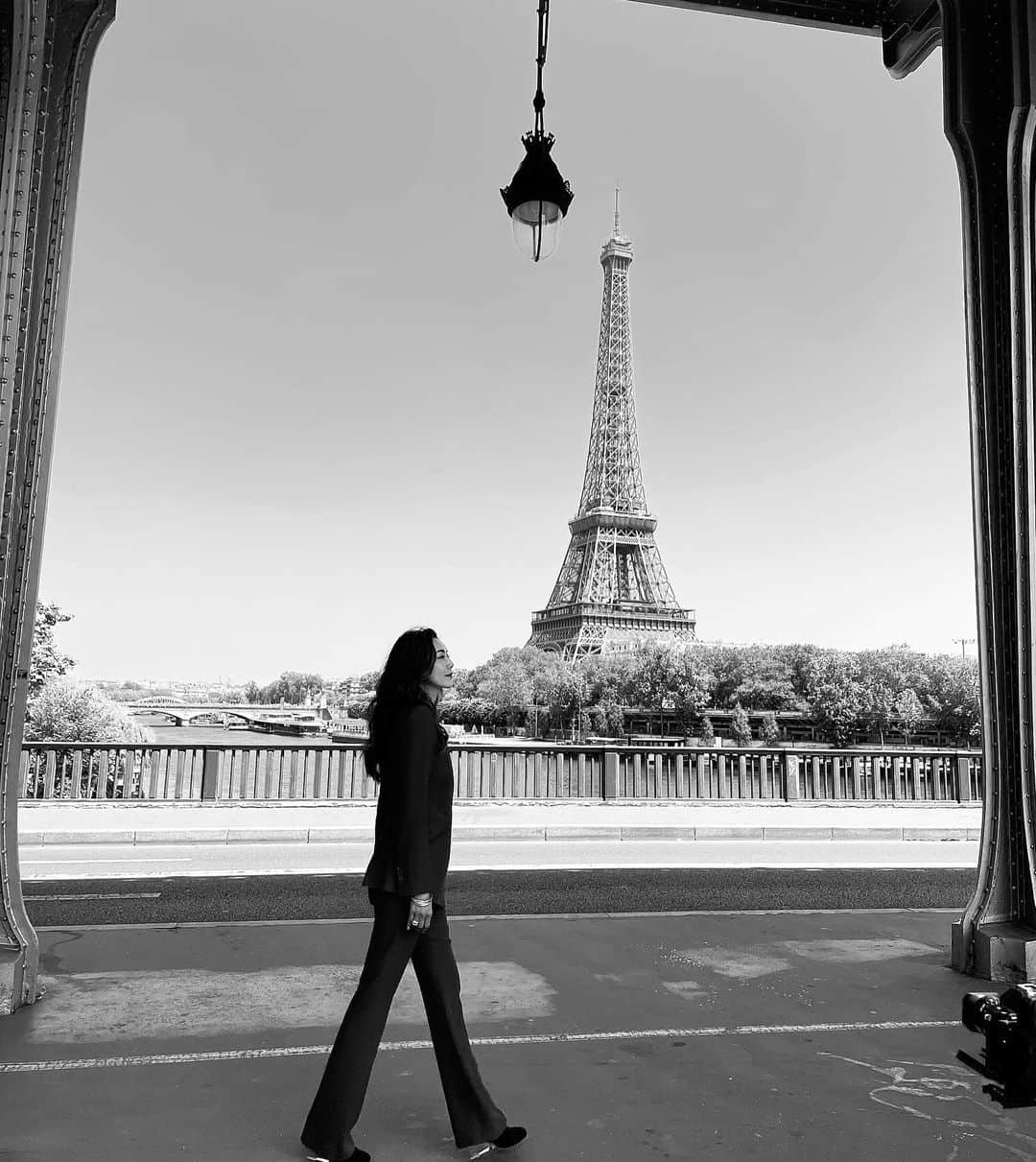 和央ようかさんのインスタグラム写真 - (和央ようかInstagram)「Fabulous shooting in Paris 🗼  パリでの撮影終了🗼🫡  素晴らしいスタッフの方々と毎日はくたくたになりながらも幸せでした。本当に皆様に感謝🙏  毎日ピーカンのお天気にも恵まれて、パリは本当に素敵🗼  もっと、ゆっくり楽しみたーい😝  Merci beaucoup Arigato 🙏  #takakoworldstylin🌎 #takakoparisstylin🗼#paris #shooting #yokawao#和央ようか」6月8日 22時59分 - yokawao0215