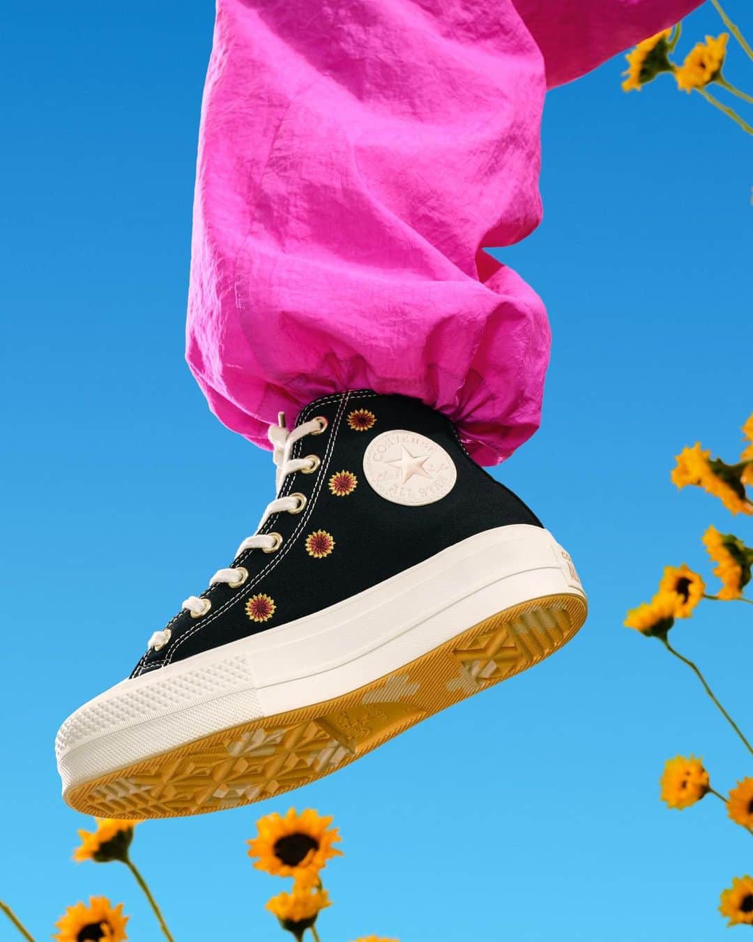 converseのインスタグラム：「Tickets secured 🎫, road trip planned📍Get concert-ready with styles that will take you from dusk to dawn 🪩  Pick up your festival fits at Converse.com.」