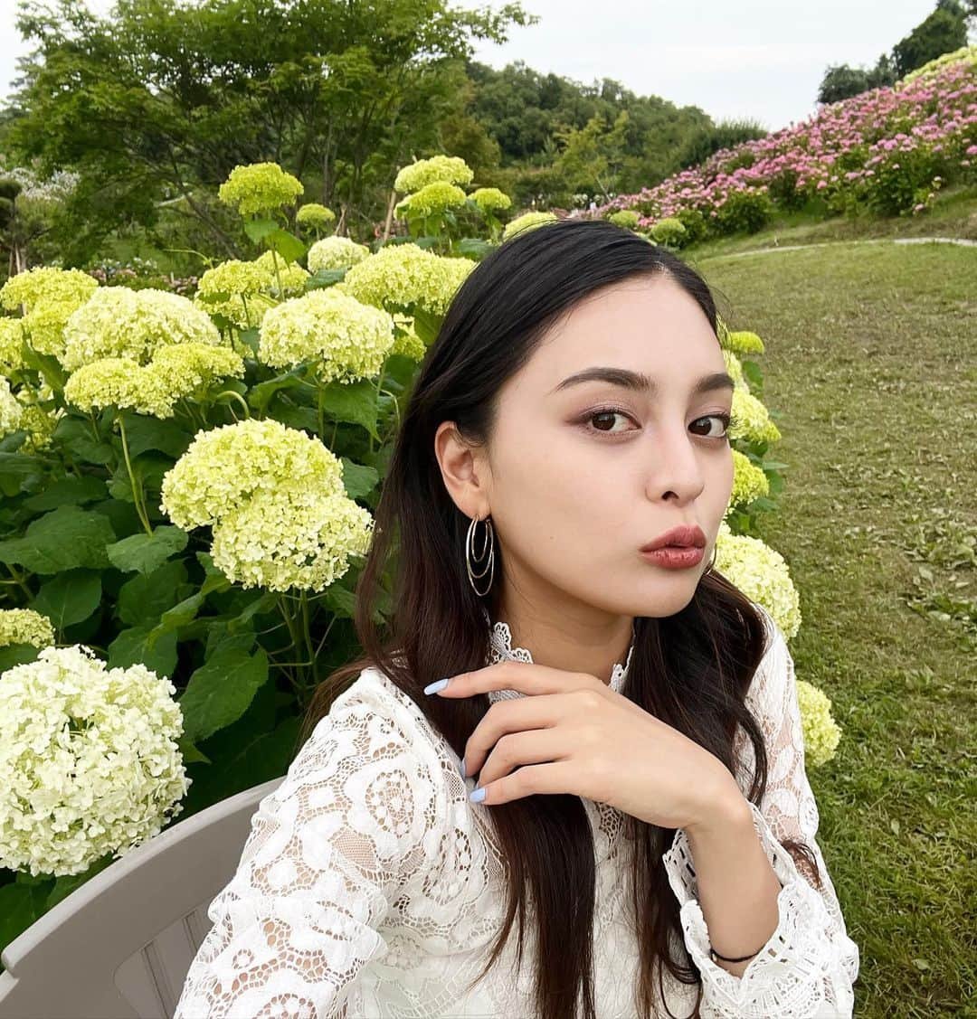 遊海 Yuumiのインスタグラム：「Let the rain wash away your worries and let your spirit shine through. #InnerGlow #rainseason #japan #visitmie #loveyourself #visitjapan #紫陽花　#三重県　#津市　#womensupportingwomen」