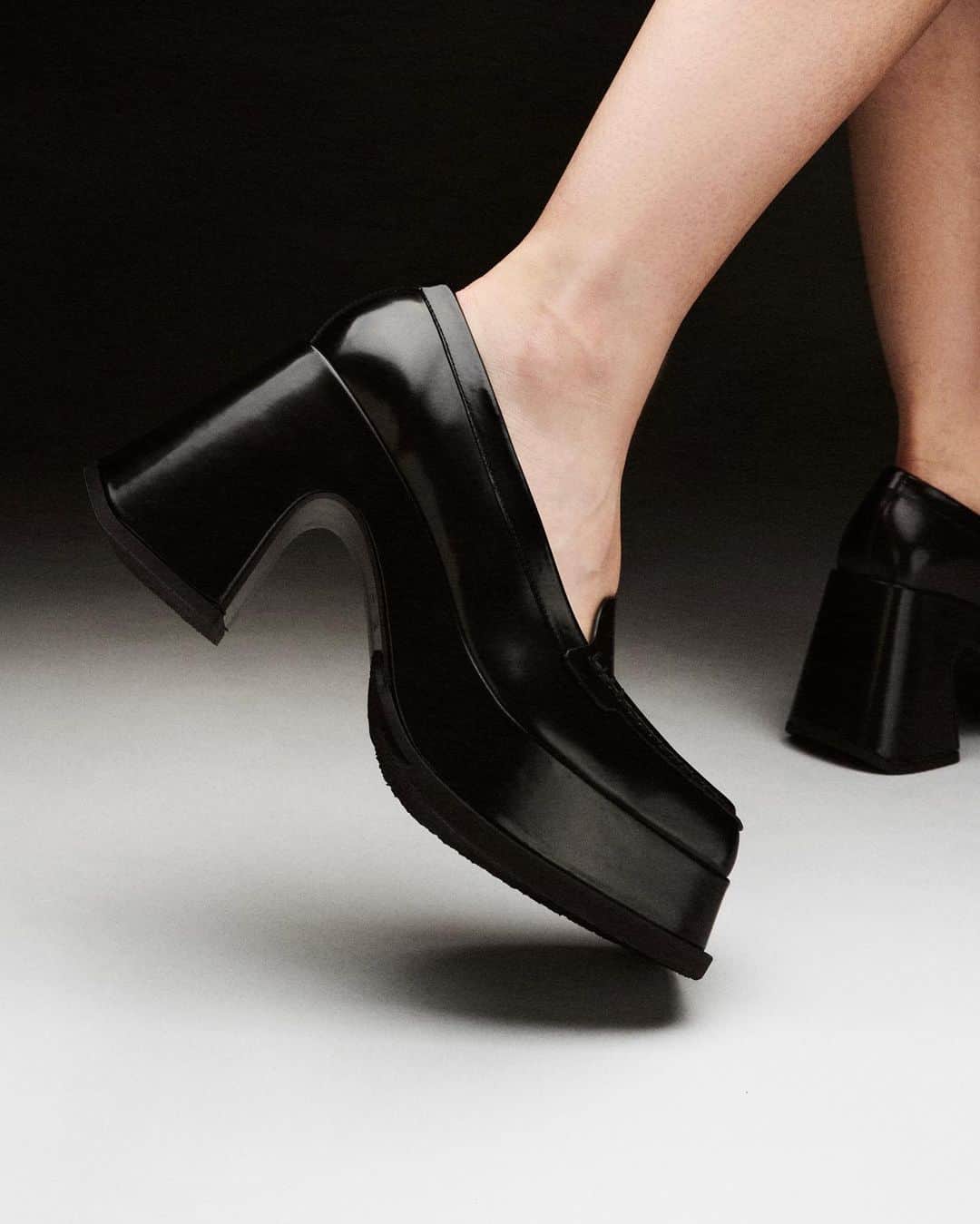 エイティーズのインスタグラム：「Make a lasting impression in EYTYS heels」