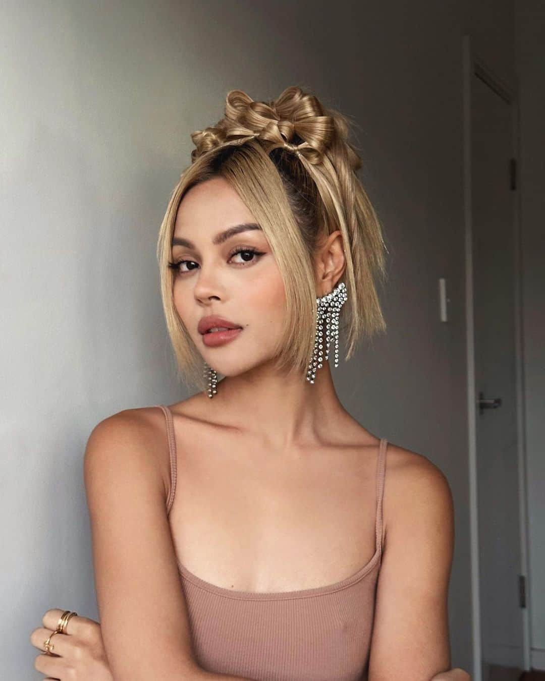 リリーマイマックのインスタグラム：「Put a bow on it 🎀 @hairwithlinda」