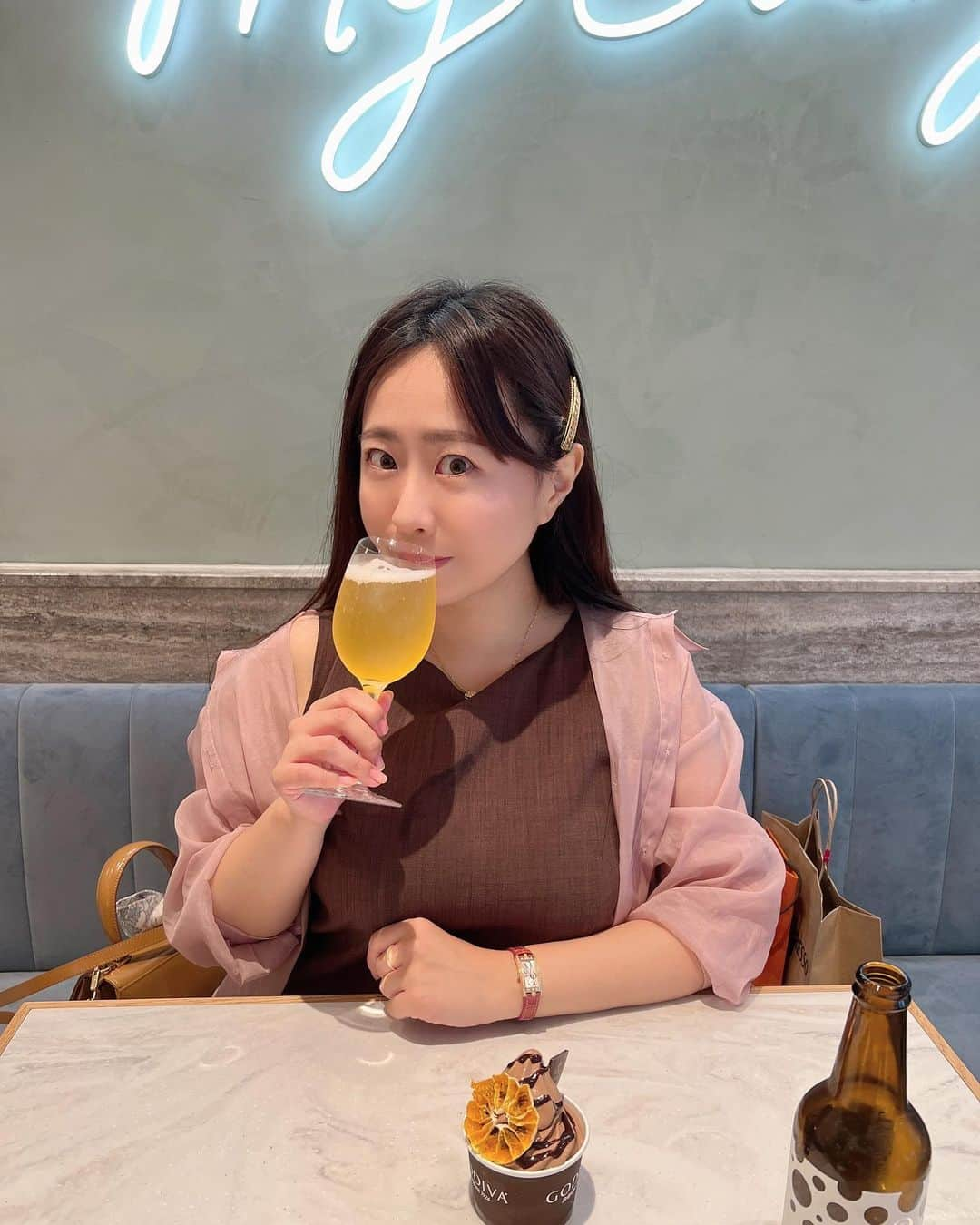 水樹たまのインスタグラム：「ロココビール見つけたら飲まずにはいられない🍺😌 そしてGODIVAのこれすごく好きだった🍊🍨  #GODIVA #godivacafe  #チョコレート好き #チョコレート #お酒好き #ロココビール」