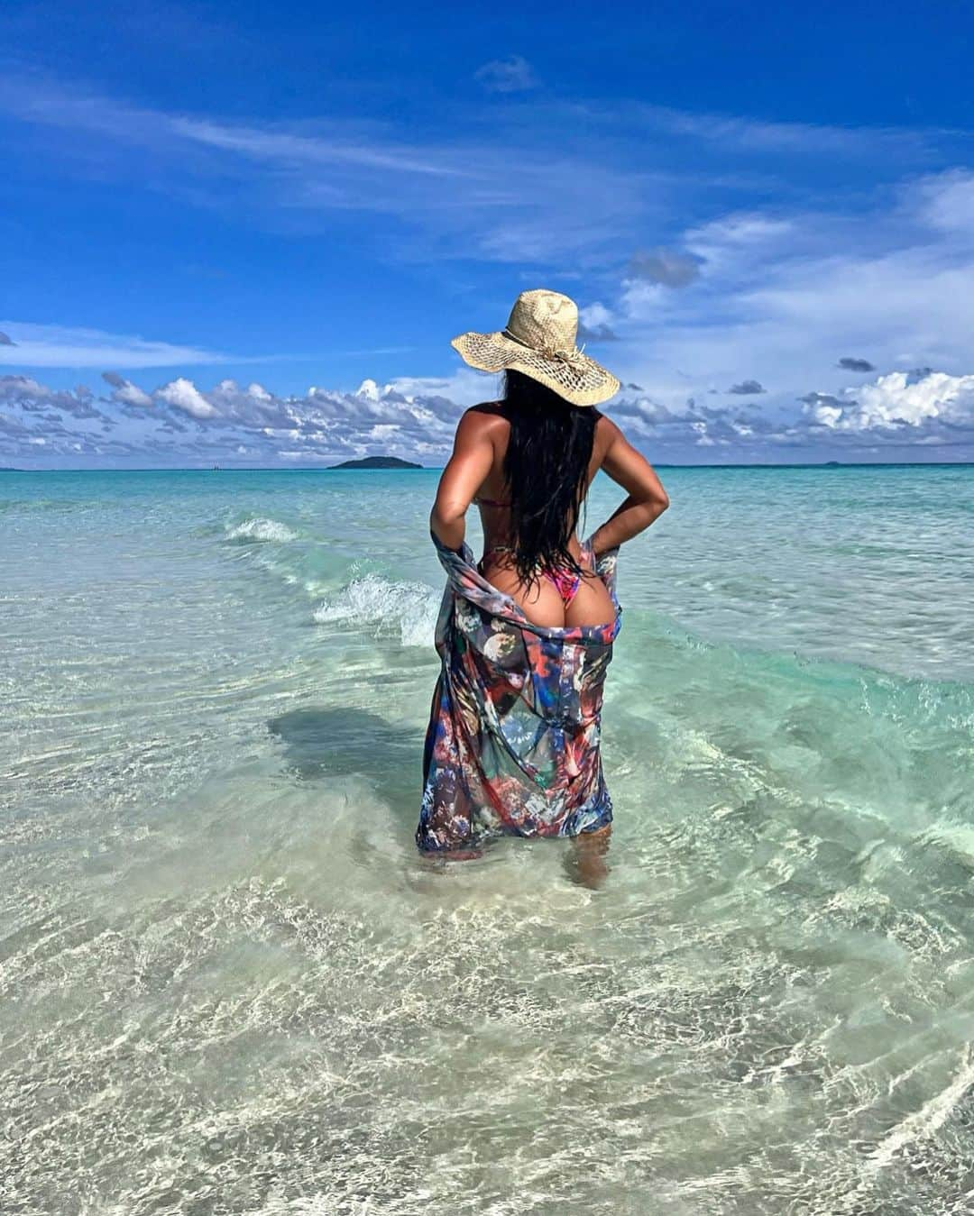 Eri Antonのインスタグラム：「The Philippines island have been unbelievable.  The word Baybayin is used to convey deep national pride and to illustrate the richness of the islands.   It has been an honor and a gift to experience this wonderful land, its great foods, the culture and traditions but most of all the joy and love of a very humble and generous people.   🙏🏼💙   www.erianton.com  Bikini by:👙 @kl_swimwear 💕  #amanpulo #palawanphilippines #philippines #palawanisland」