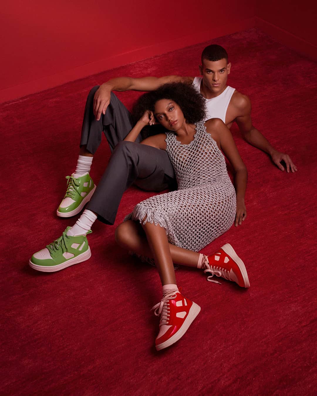 メリッサのインスタグラム：「Neste Dia dos Namorados surpreenda quem você ama com o conforto e o estilo da #MelissaPlayerSneaker 😍 ⁣ O modelo já chegou no #ClubeMelissa da sua cidade ✨ #PaixõesExtraordinárias」