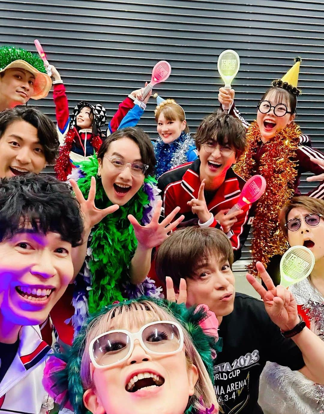 広崎うらんさんのインスタグラム写真 - (広崎うらんInstagram)「お誕生日？🎂おめでとう🥳🎉な #ゴチバトル に出てる #宮野真守 君😆と#KIMERU 君！バッチこと #相葉裕樹 や #上山竜治 や、ミュージカル界とクロスオーバーするメンバー達と一緒にやれるのも超楽しかった #テニプリフェスタ2023 😍❤️ 大昔、嵐の大野智君主演の『テンセイクンプー』の振付した時出演してたと判明したアイアンウォールの #北田理道 とか😆 ダンサーも盛り上げてくれました🥰  #細貝圭 #武内駿輔 #津田英佑 #諏訪部順一  #テニフェス2023 #振付 #ステージング #広崎うらん #uranhirosaki」6月9日 0時07分 - uranhirosaki