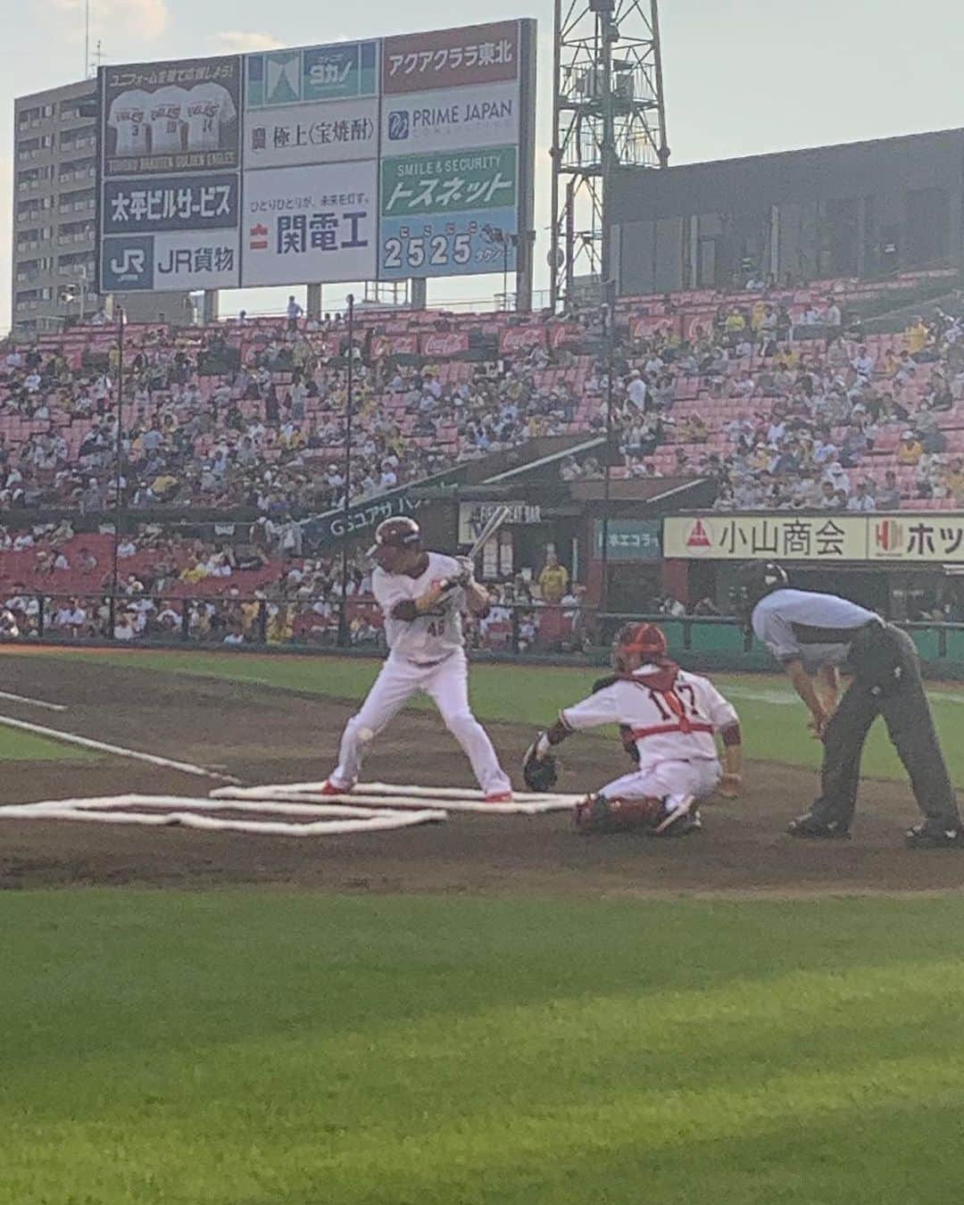 鉄平さんのインスタグラム写真 - (鉄平Instagram)「6/7阪神タイガース戦の試合前のOB対決に出させていただきました！下柳さんとの対決☺️ありがとうございました♪ またご飯連れてってください笑  結果はセカンドゴロでしたが久しぶりのイーグルスの球場のバッターボックス（9年ぶり）そして大きなてっぺーコールと応援歌が聴けて本当に嬉しかったです❗️⚾️✨⚾️ 応援していただいた皆さんありがとうございました😊  #楽天イーグルス　#応援　#鉄平 #ありがとうございました  #スイングを見ると時は残酷だと思う #練習　#大事」6月9日 0時08分 - teppei1227