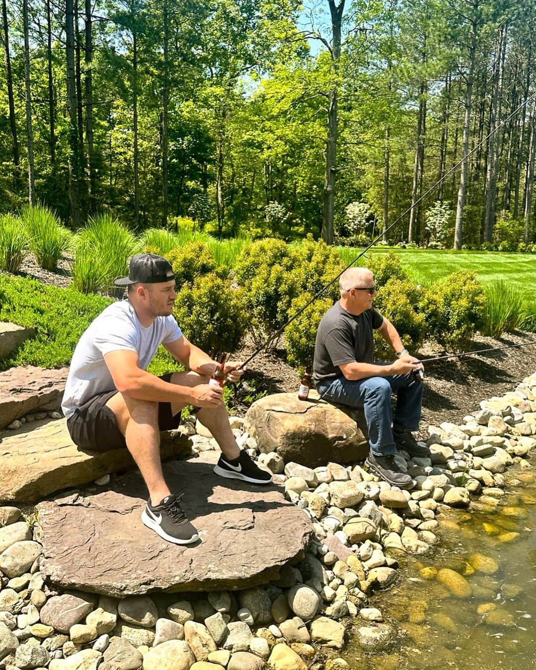 マイク・トラウトのインスタグラム：「Blessed to call this man my dad. So many great memories together. To help you and your dad create memories, @BudweiserUSA and I want to send you to a game together on Father’s Day. Check out their link in bio to enter.」
