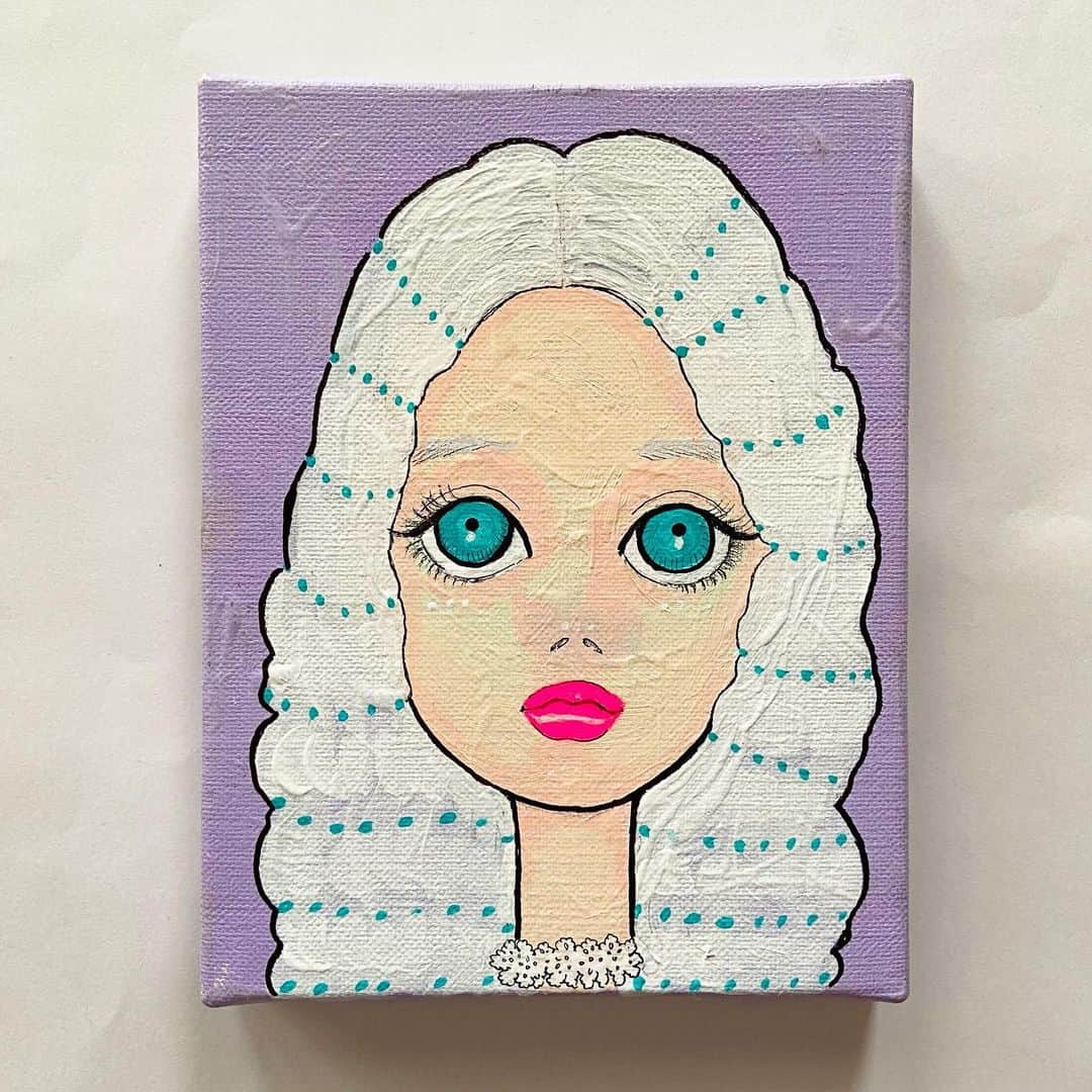 おおたうにのインスタグラム：「🤍「Lana」🤍  黒ペン売るほどあるけど、アクリル絵の具に持ってかれないやつ吟味中。 DVDとかにタイトル書く用のが今のところ最強⚡️  #今日のおえかき #drawingeveryday  #illustration #アクリル絵の具 #outauni #outaunismygirl #おおたうに」