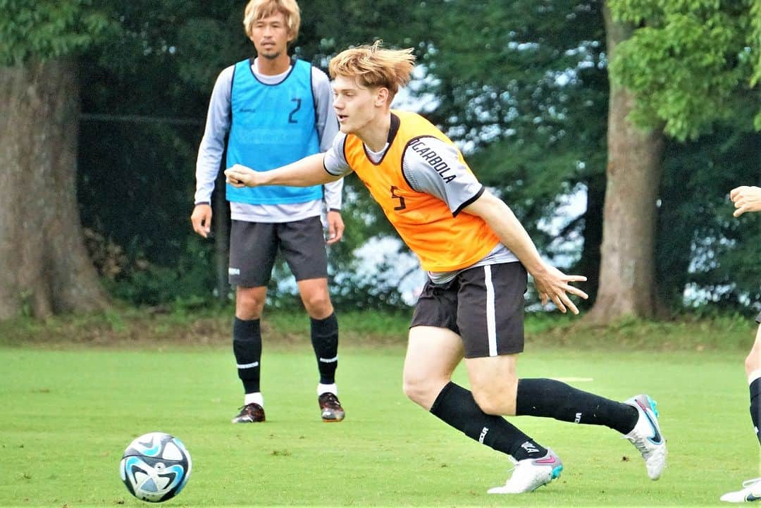 愛媛FCさんのインスタグラム写真 - (愛媛FCInstagram)「🍊EFC TRAINING PHOTO📸  📅6月10日（土） ⌛17時キックオフ 🆚Y.S.C.C.横浜 🏟#ニッパツ三ツ沢球技場  試合情報はこちら https://jleague.jp/match/j3/2023/061004/preview/  #ヒカリ #ベネフィットワン #マテラ81 #ジョガボーラ #JOGARBOLA #愛媛県総合運動公園球技場 #ehimefc #愛媛FC #己超」6月8日 15時34分 - ehimefc12