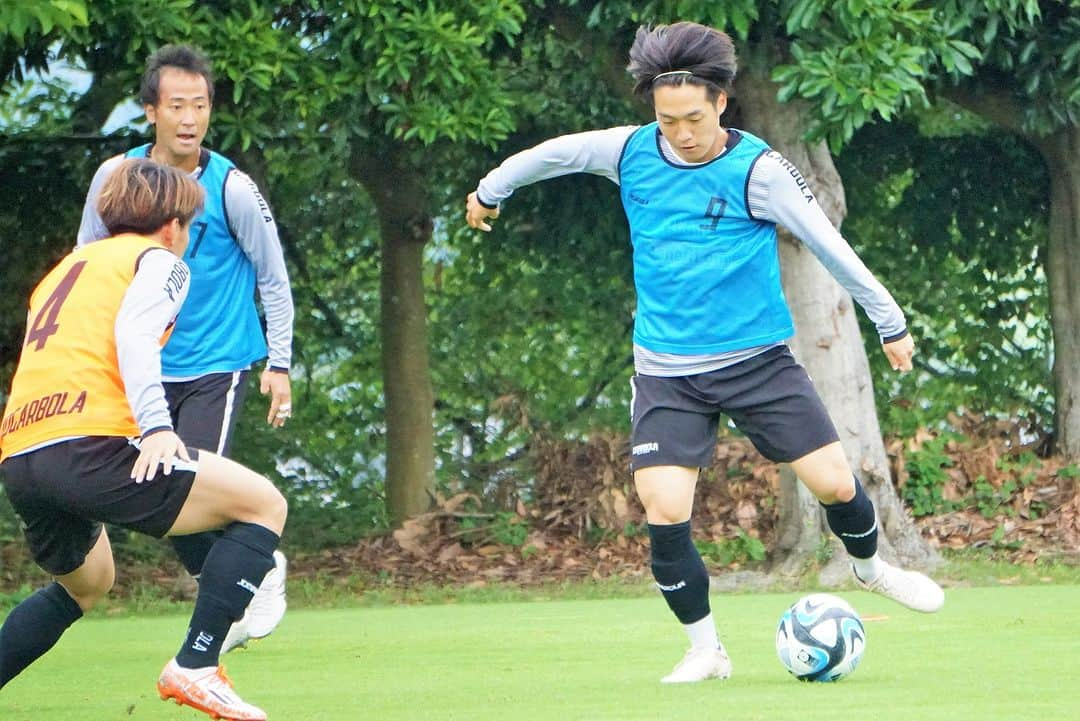 愛媛FCさんのインスタグラム写真 - (愛媛FCInstagram)「🍊EFC TRAINING PHOTO📸  📅6月10日（土） ⌛17時キックオフ 🆚Y.S.C.C.横浜 🏟#ニッパツ三ツ沢球技場  試合情報はこちら https://jleague.jp/match/j3/2023/061004/preview/  #ヒカリ #ベネフィットワン #マテラ81 #ジョガボーラ #JOGARBOLA #愛媛県総合運動公園球技場 #ehimefc #愛媛FC #己超」6月8日 15時34分 - ehimefc12