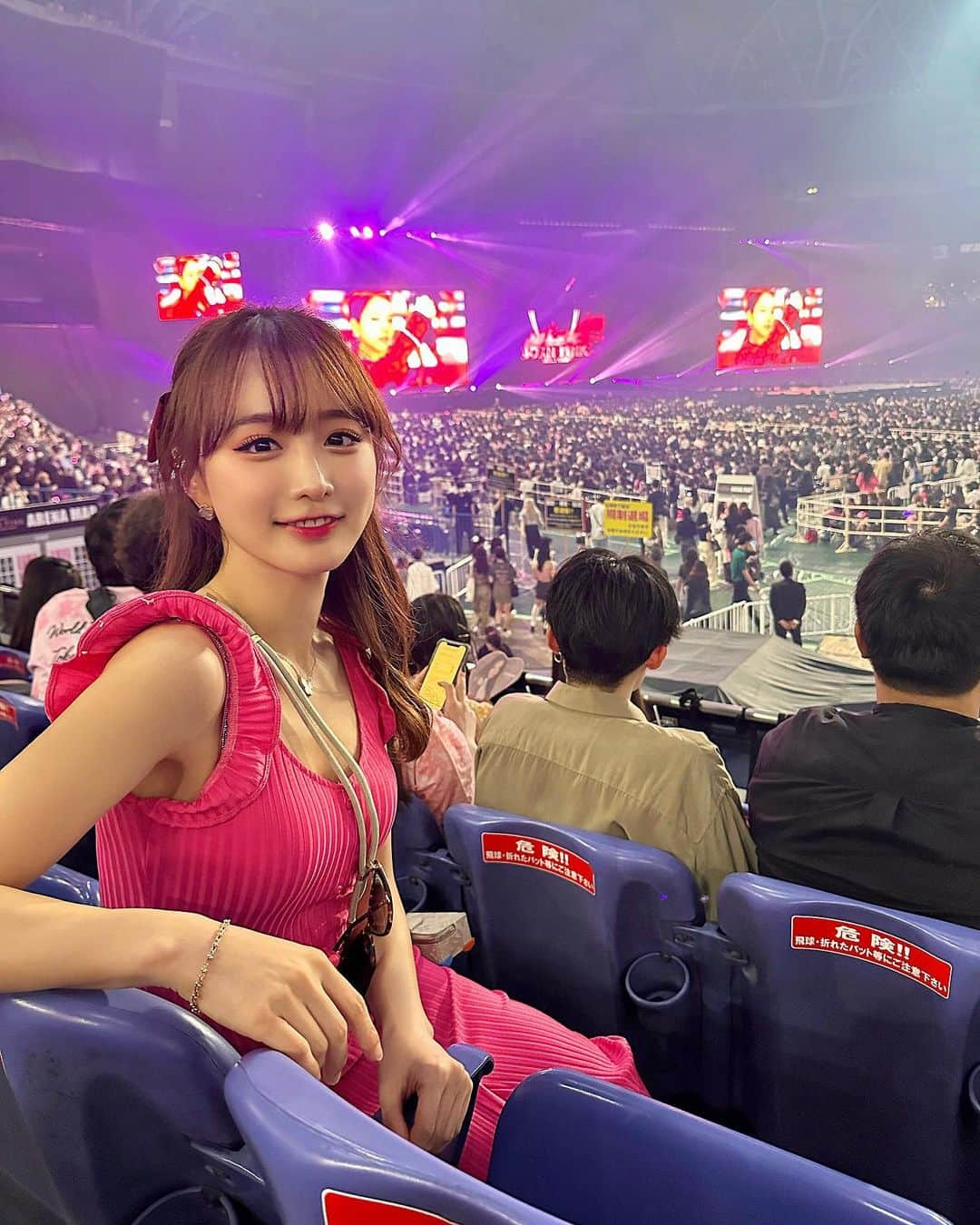 Sarraのインスタグラム：「BLACKPINK WORLD TOUR in Osaka Japan🩷🩷🩷🖤🖤🖤 . . . . #ブラックピンク#ブリンク#ワールドツアー#ボーンピンク#大阪#大阪観光#リサ#ロゼ #ジス#ジェニー#韓国#京セラ#韓国ファッション#京セラドーム#blackpink#blackpinkworldtour#blackpinkworldtour2023#blackpinklisa#blackpinkjisoo#blackpinkrose#blackpinkjenniekim#blink#blinksforever#osaka#japan#korea#kyocera#bornpink#bornpinkworldtour#bornpinkjapan」