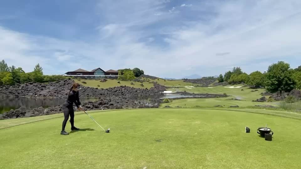 青木茉里奈のインスタグラム：「2023.6.5.Mon ⛳️🌺 _ _ _ _ _ _ _ _ _ _ _ _ _ _ _ _ _ _ _ _ _ _ _ _ _ _ _ _ #taylormade #taylormadegolf #teamtaylormade #株式会社かしわ堂 #ustmamiya #iomic #eyevol #ecco」