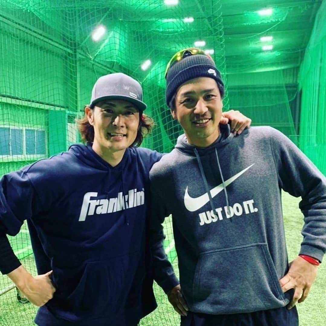 石川雄洋さんのインスタグラム写真 - (石川雄洋Instagram)「第２回！！！！！ 雄洋と大智の“野球のツマミになる話”🍺  石川雄洋と赤堀大智がゲストを迎え、野球に関係のある話をテーマに、繰り広げるトークショーです。  2023.6.24(土)  ・場所：関内バンカラhttps://bankarazoneyk.owst.jp/courses/6478494 ・時間  1部 ： 14:00~17:00(野球観戦会) ゲスト→石川雄洋、赤堀大智、ニヤ崎トーシロー  メイン ： 18:00~20:00(野球のツマミになる話) ゲスト→山口俊  ・会費  1部 ： 7,000円ドリンクチケット1枚付  メイン ： 10,000円ドリンクチケット1枚付 通し： 16,000円ドリンクチケット2枚付 (3杯目以降キャッシュオン)  【注意事項】 ※1部イベントは試合途中でも17:00で終了とさせていただきます。 ・撮影会、プレゼント企画はメインイベントのみとさせていただきます。 ・本イベントは事前申込、当日支払です。 ・参加申込は赤堀大智、ニヤ崎トーシローのインスタグラムDMから以下フォーマット記入で申込お願いいたします。  ①名前 ②参加希望会 →一部orメインor通し ③電話番号  例) ①赤堀大智 ②メイン参加 ③0901234……  #野球のつまみになる話 #赤堀大地 #山口俊 #ニヤ崎トーシロー  #石川雄洋」6月8日 15時53分 - takehiro.ishikawa_official