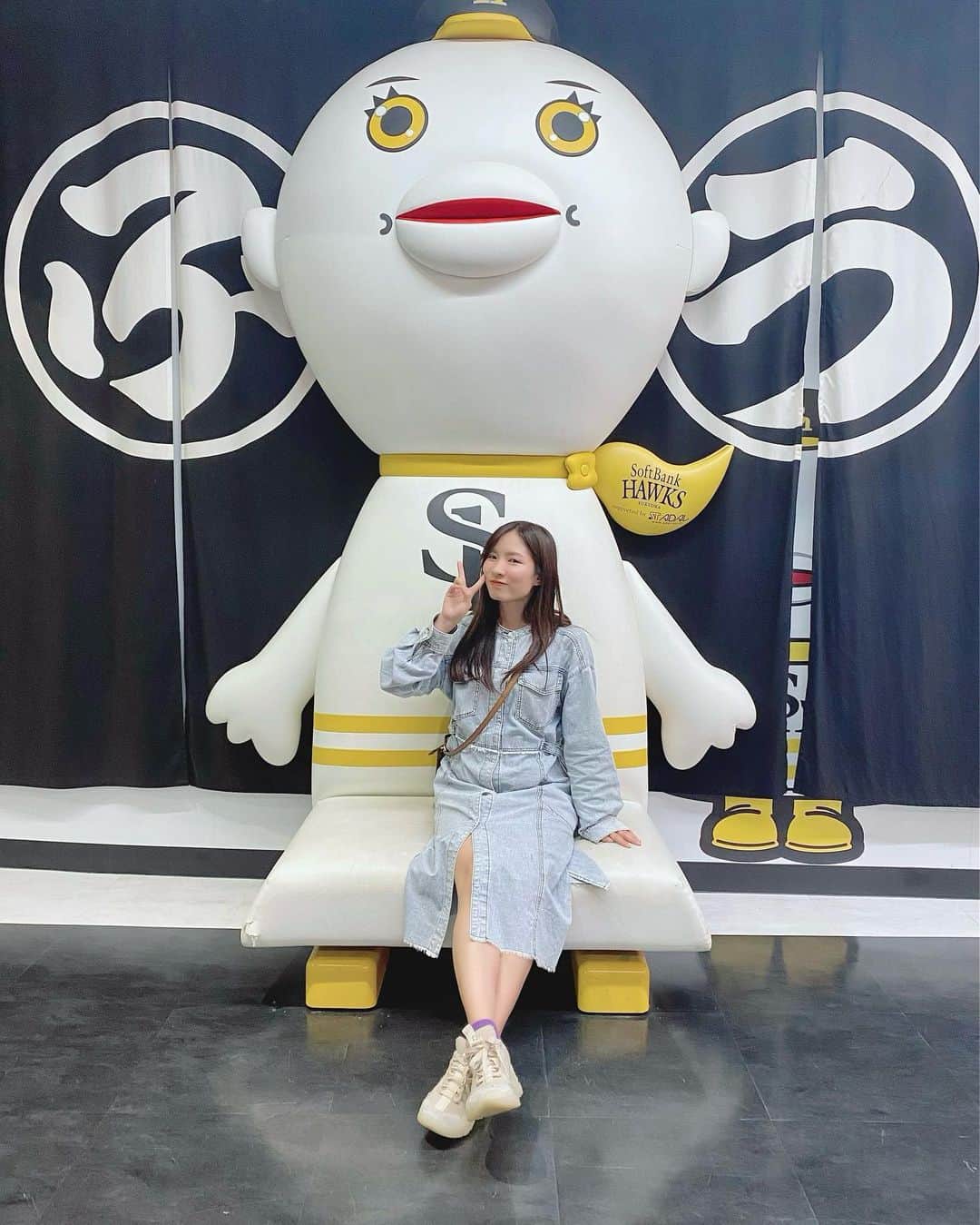 のインスタグラム：「♡ 野球観戦⚾️ 今季2度目。 . #ソフトバンクホークス  #softbankhawks  #野球観戦 #⚾️ #🍺  #paypay #paypayドーム  #勝利の花火 #福岡 #fuk  おまけの #ふうさん  . もちろん観戦中は ビール片手に観てるんやけど "勝利の一杯"って言って どんどん値下げしてくの 知ってた〜？？？」