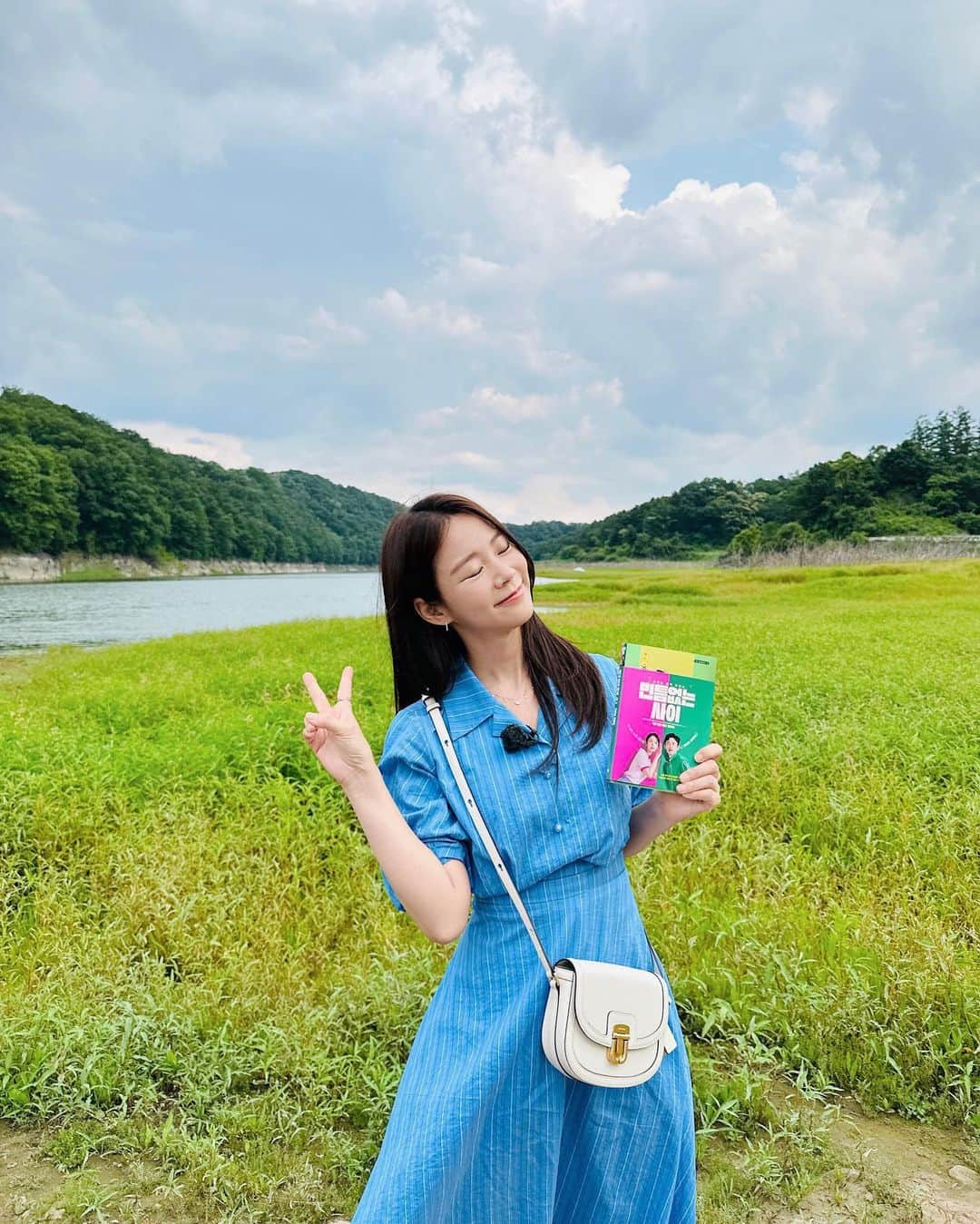 ハン・スンヨンのインスタグラム：「내일 만나!! 오랜만이야!!!! #빈틈없는사이 #강남교보문고 #출판사인회 #6월9일 #7월5일개봉」