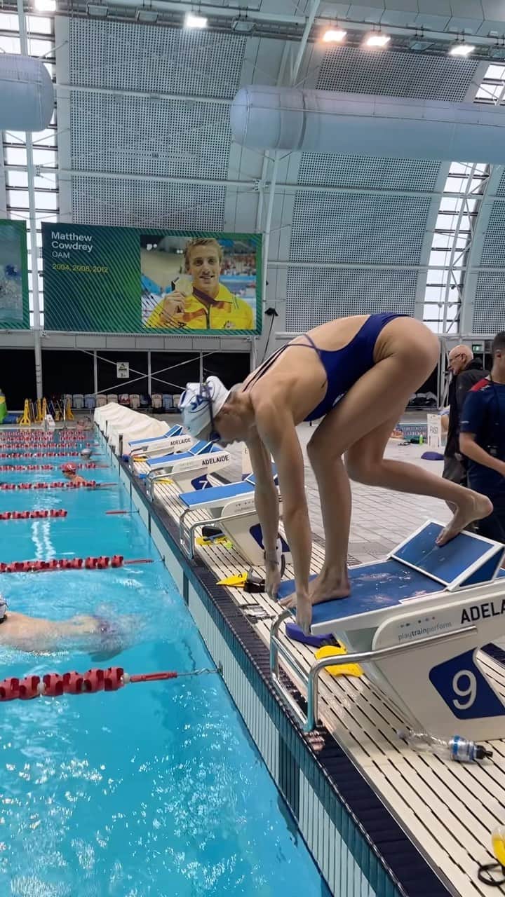 マディソン・ウィルソンのインスタグラム：「Diving into Friday with @waynephilliskia」