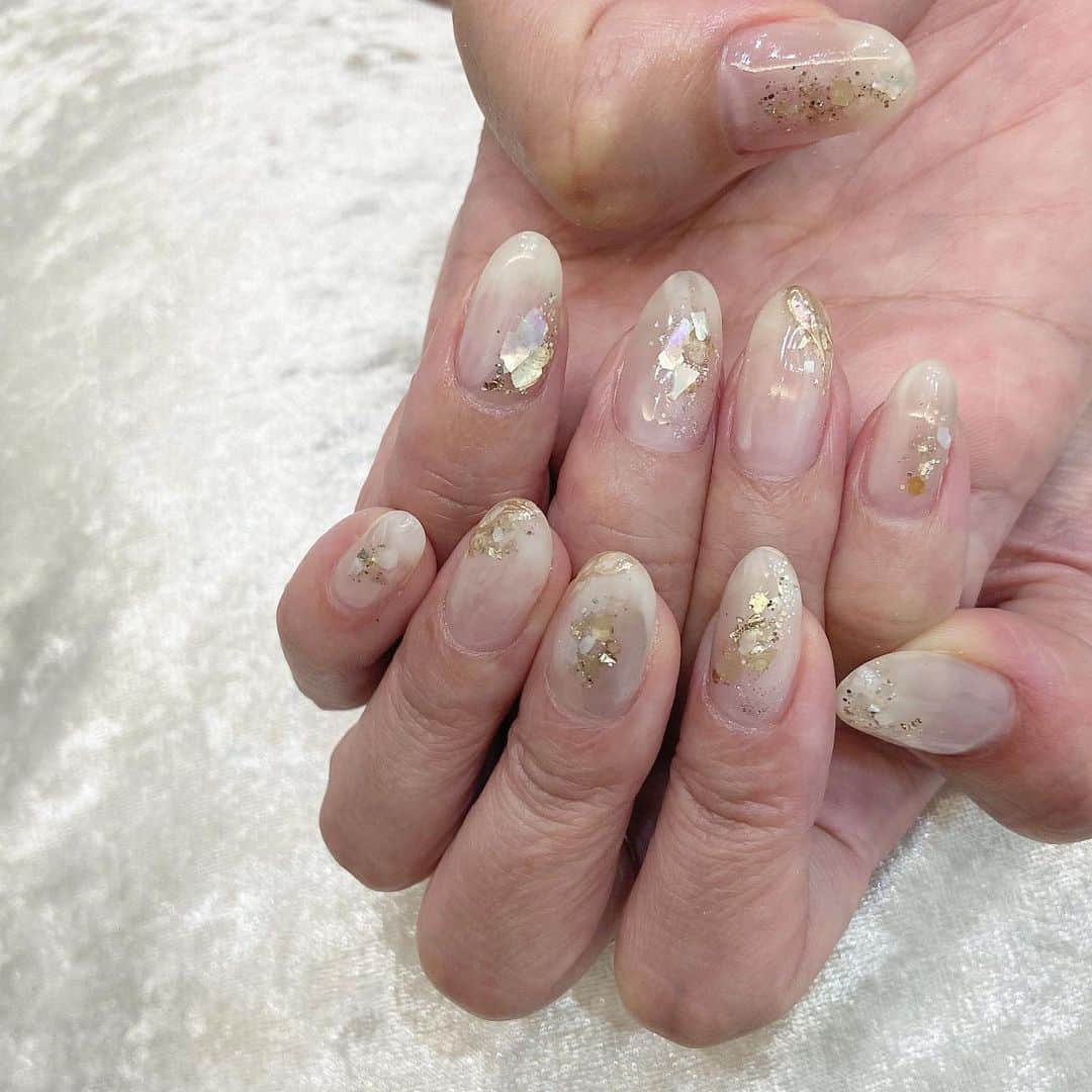 hitomiio93のインスタグラム：「ネイルチェンジ🤍  #ネイル #ニュアンスネイル」