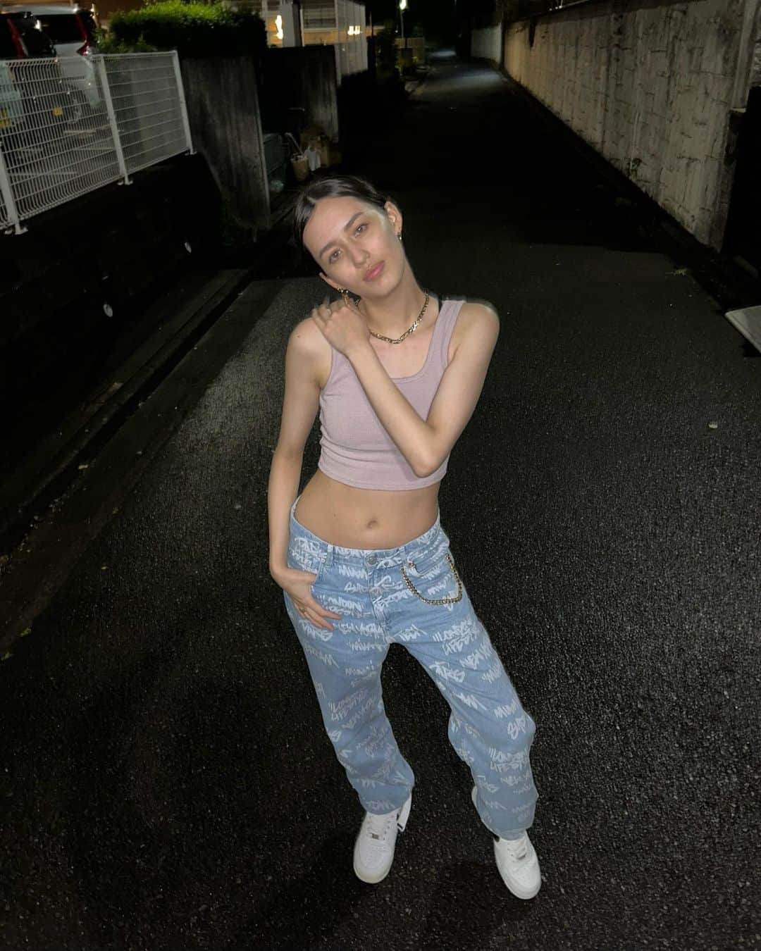 のインスタグラム：「Of course I gotta share multiple pics when I have a cute fit😎  このコーデどう？💖」
