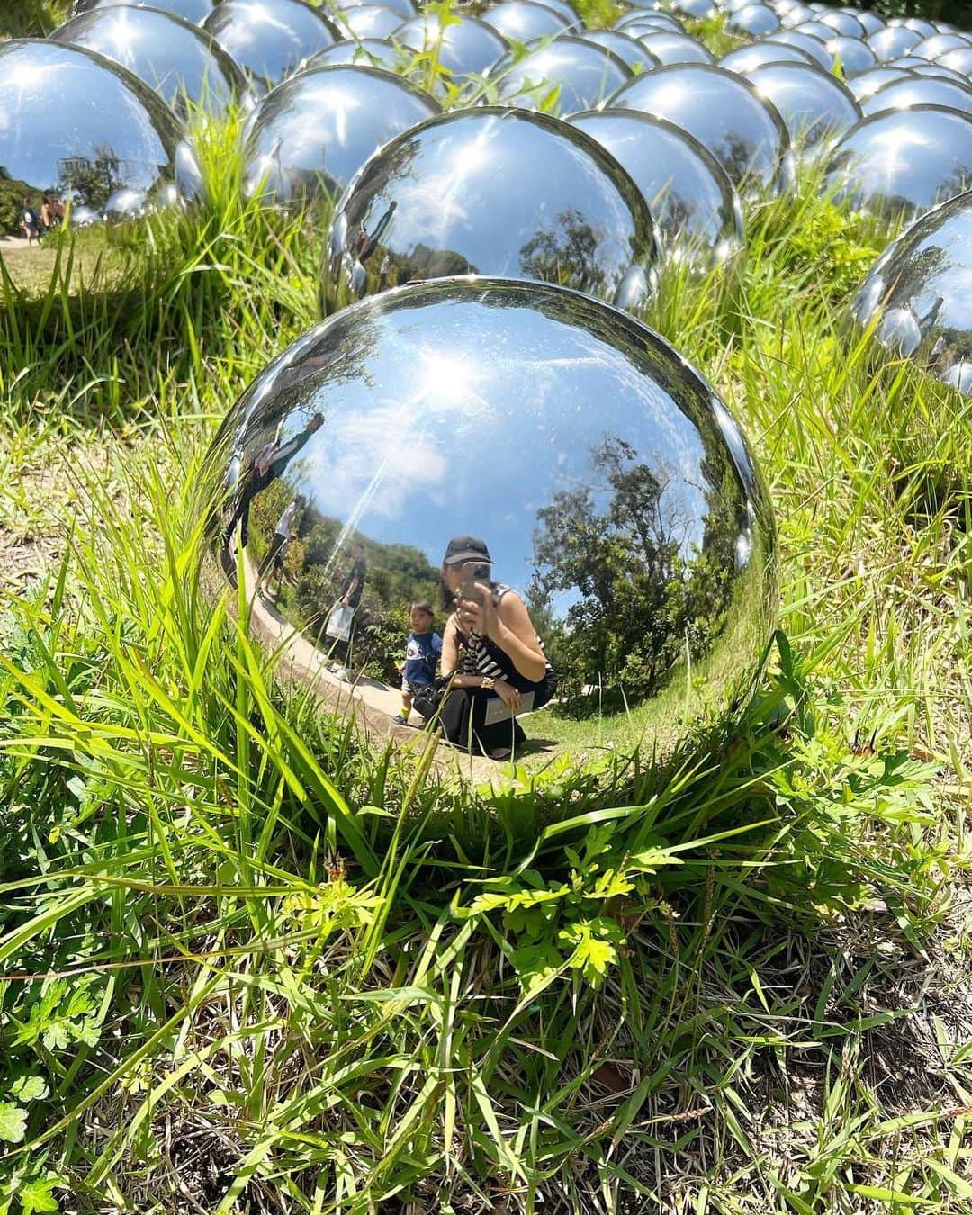 関谷桃子さんのインスタグラム写真 - (関谷桃子Instagram)「~ VALLEY GALLERY ~  光と影のバランスが とても気持ちのいい空間でした。  #直島 #naoshima #アート #アートの島 #art #islandofart #valleygallery #lightandshadow #contrast  #ベネッセアートサイト直島  #ヴァレーギャラリー #草間彌生 #yayoikusama #ナルシスの庭 #小沢剛 #スラグブッダ88 #自然 #アート #建築 #融合 #体感」6月8日 16時39分 - momomo_s_