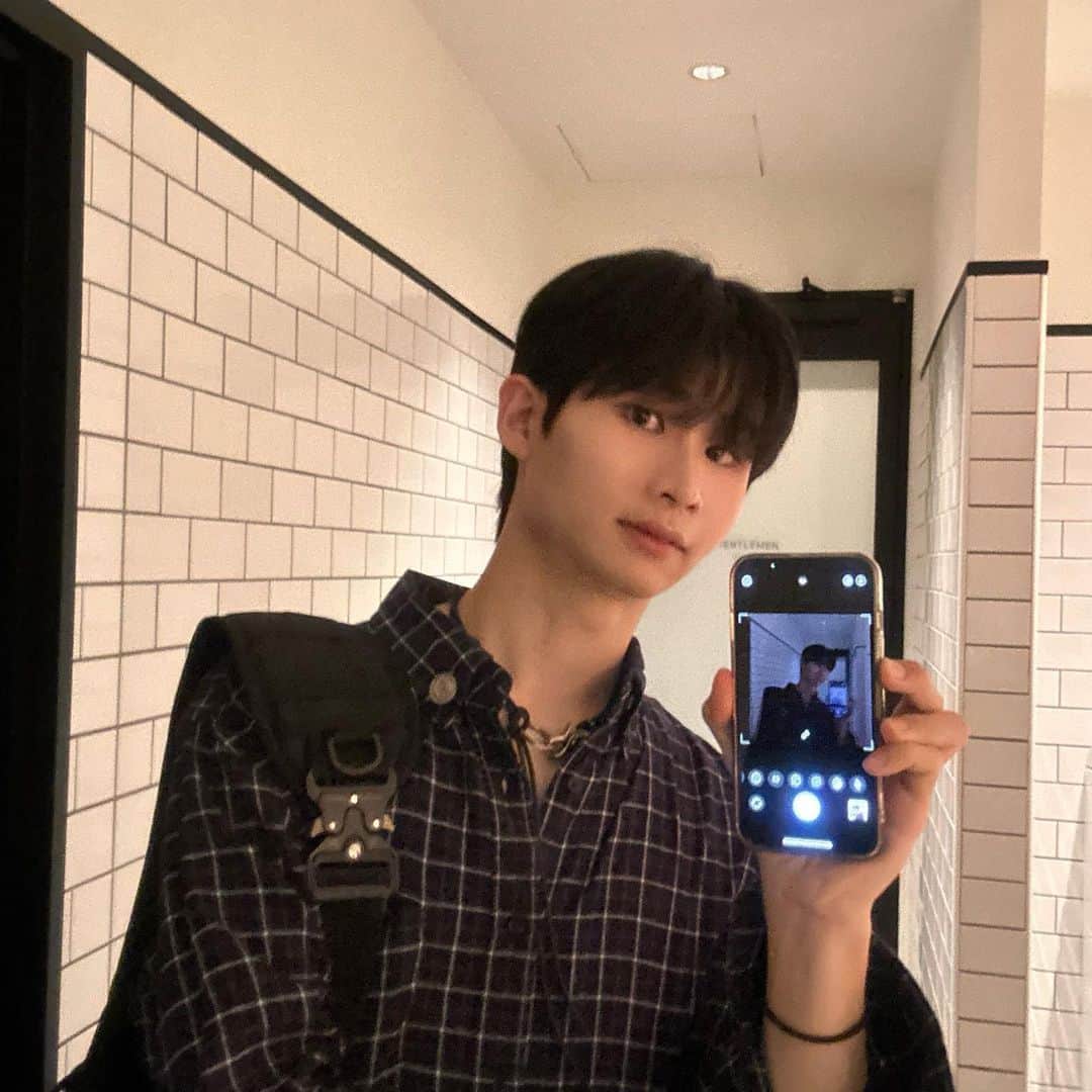 鈴木志音のインスタグラム：「パンツに一目惚れした日🩶 こりゃかわちぃね︎︎︎︎︎☺︎︎︎︎✌︎   #おんおん日記 #せちおん」