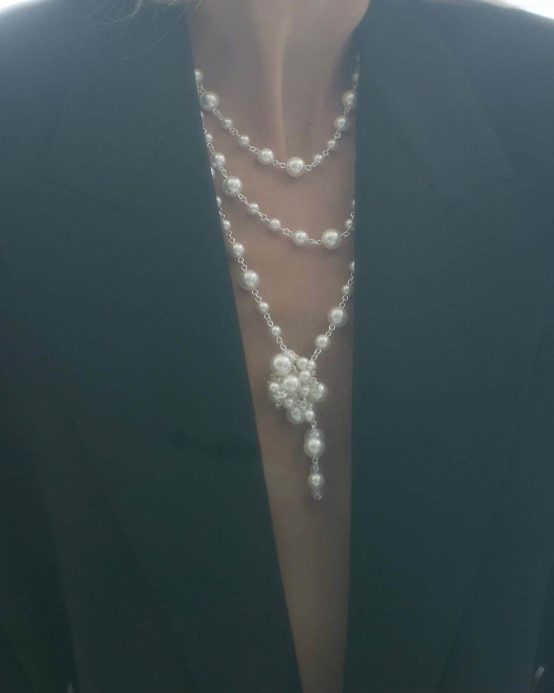 Bianca Ingrossoさんのインスタグラム写真 - (Bianca IngrossoInstagram)「Advertisement @anijewels  Our iconic Long Pearl Necklace comes in both silver & gold 🤍  A statement summer piece to play around with 🥹  LIVE NOW 🫶🏻」6月8日 17時21分 - biancaingrosso