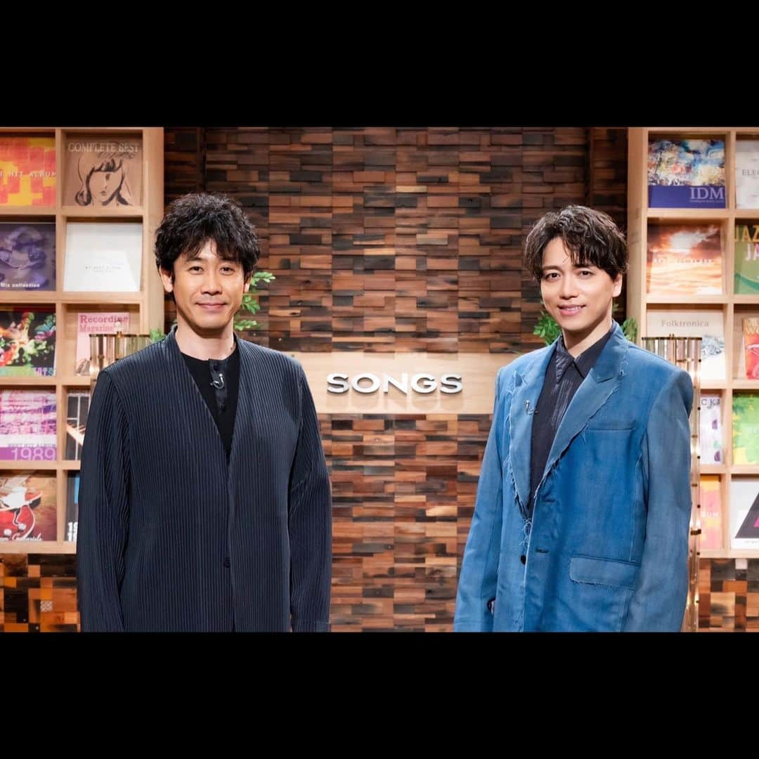 山崎育三郎のインスタグラム：「NHK「SONGS」  6月15日 午後10:00〜  東京フィルハーモニー交響楽団との共演でお届けします。  今回で3回目のSONGS、凄いことになってます。  感動の連続でした。  ファインディングネバーランド舞台裏密着、そして恩師ジョン・ケアードさんからもメッセージを頂きました。  是非ご覧下さい。」