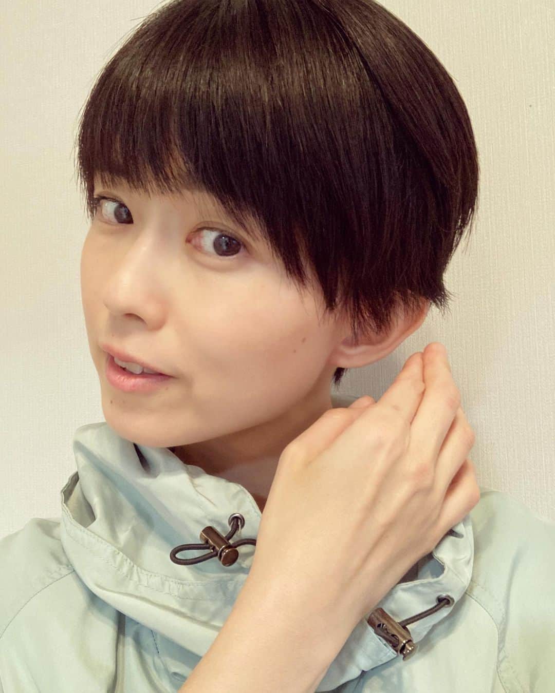 のインスタグラム：「・ ・  やっとやっと髪を整えられたー✂️  なかなか予定通りにいかない子育ては、もう笑うしかない。  会いたい人になかなか会えないのも、会った時の感動をより強くするため、ということで。。  「当たり前」に改めて感謝だねー🥲  #月１で体調壊す😂 #ママあるあるかな #心身ともに変化のお年頃」