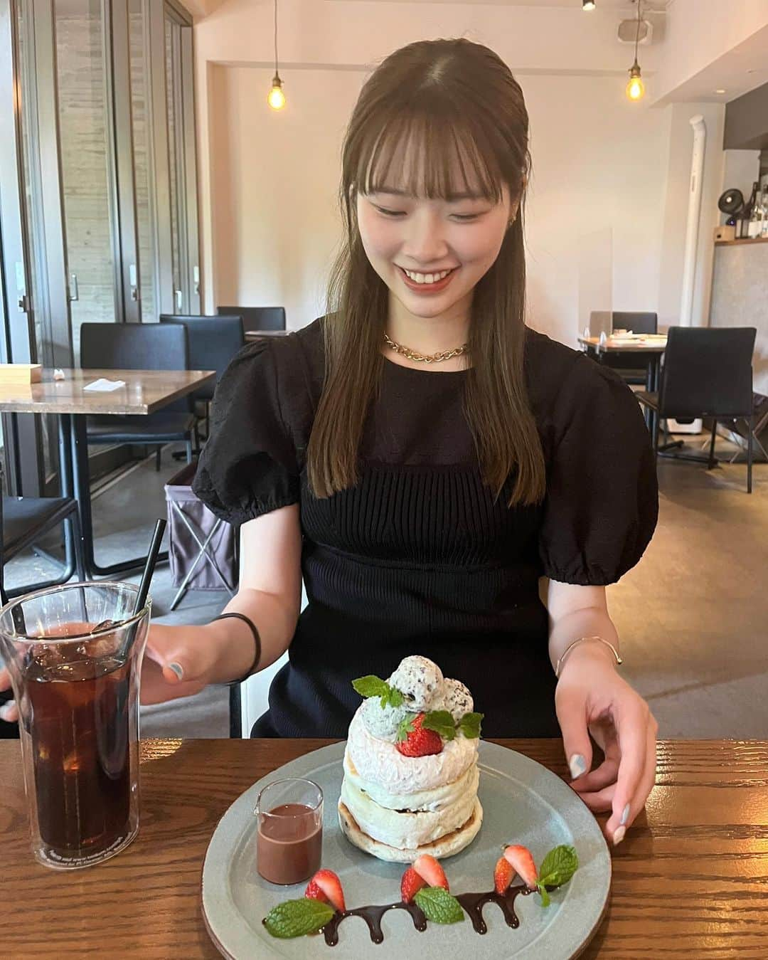 小林萌花さんのインスタグラム写真 - (小林萌花Instagram)「チョコミントパンケーキ食べに行った〜！🌱 可愛くて美味しかった🩵  photo by @miyo_hirai.official   #チョコミント #チョコミン党 #チョコミントパンケーキ #アールグレイソースも美味しかった」6月8日 17時43分 - honoka_kobayashi.official