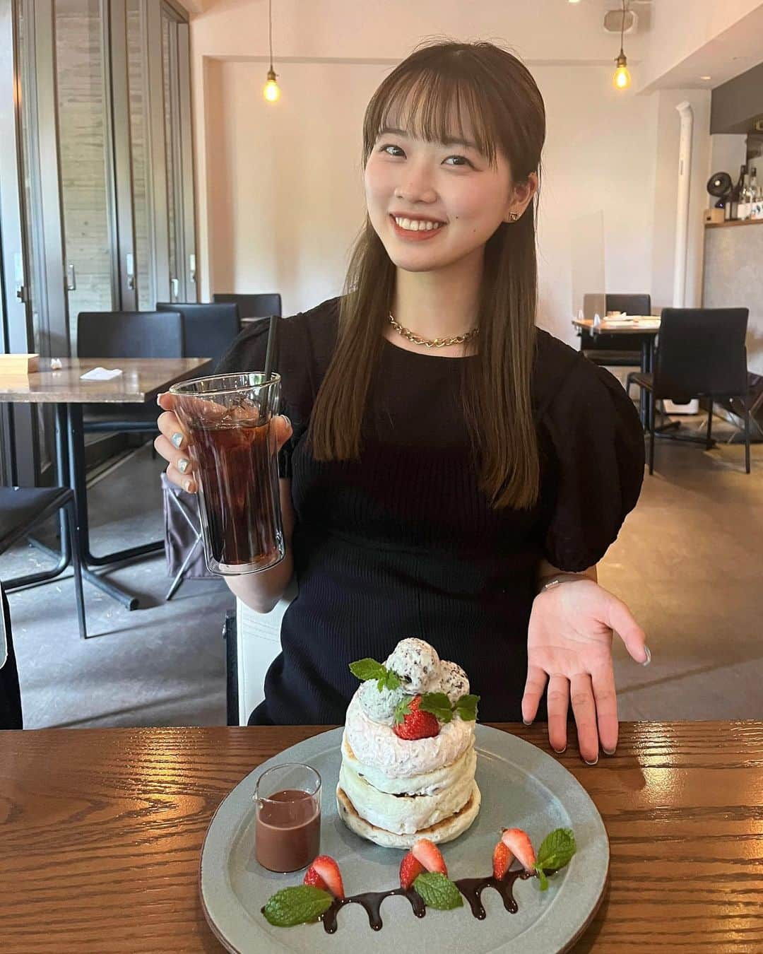 小林萌花さんのインスタグラム写真 - (小林萌花Instagram)「チョコミントパンケーキ食べに行った〜！🌱 可愛くて美味しかった🩵  photo by @miyo_hirai.official   #チョコミント #チョコミン党 #チョコミントパンケーキ #アールグレイソースも美味しかった」6月8日 17時43分 - honoka_kobayashi.official