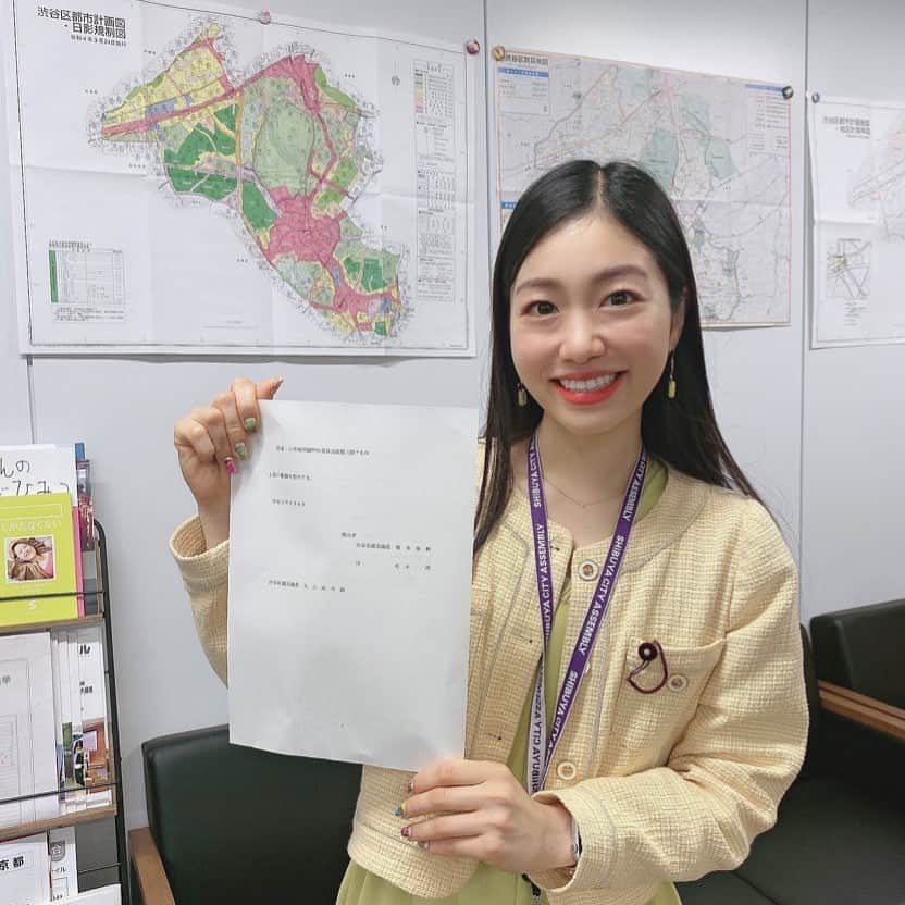 のインスタグラム：「交通・公有地問題特別委員会の設置が議決され、委員長を務めさせていただくことになりました。  バス、自転車、歩行者空間などの地域交通、羽田空港新飛行経路の問題や警察の方々との懇談、カウントダウン対応、公有地の有効活用など、 大切なこと、命を守ることにつながるトピックを扱う委員会。  初めての委員長で とても緊張していました…！  (自分のこと「橋本議員」って言っちゃったり噛んじゃったり)  1期生の時は予算や決算特別委員会の副委員長くらいしかやってなかったので、 未熟な部分もあるとは思いますが、  委員会メンバーと一緒に しっかり取り組んでいきたいと思います！」
