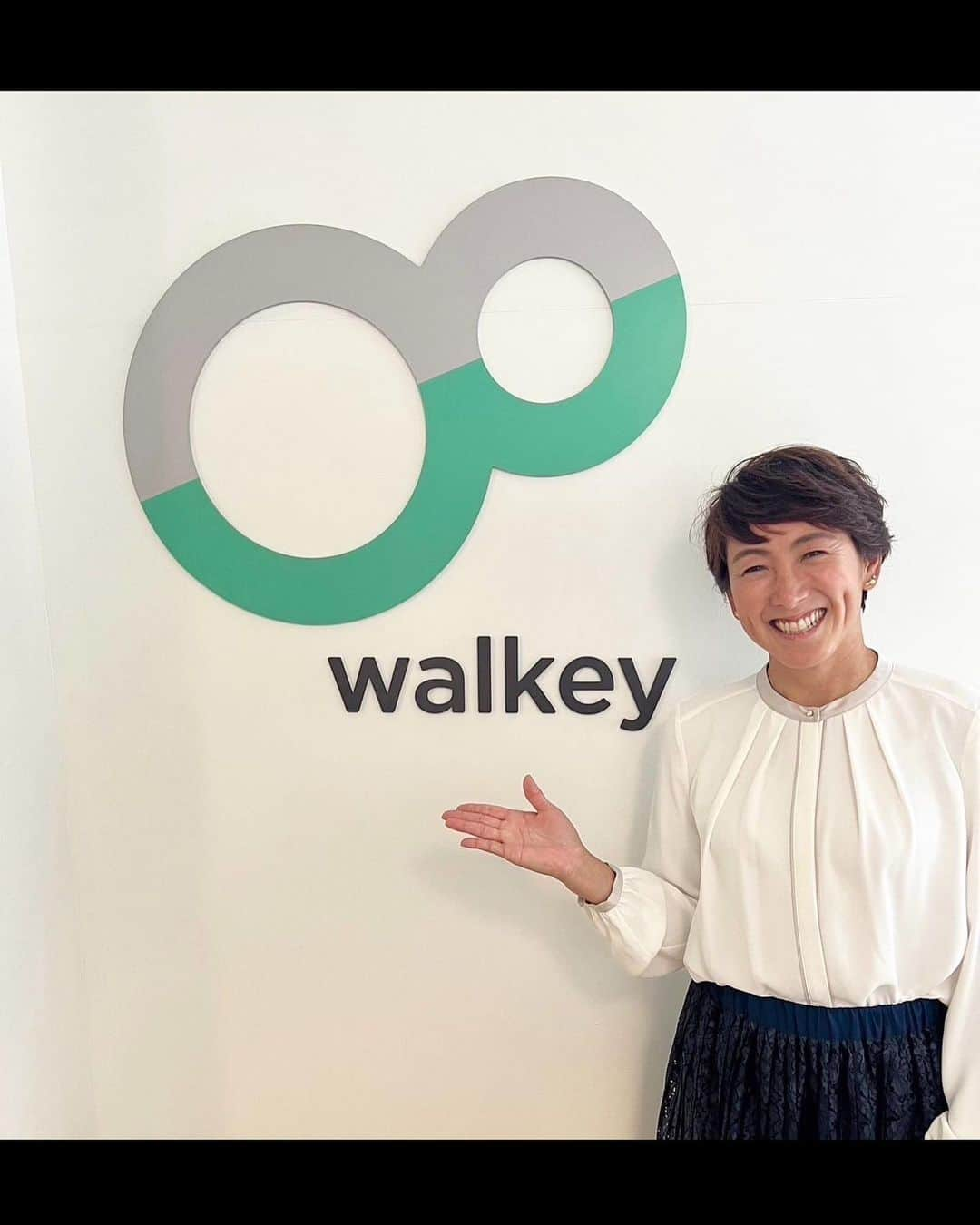 杉山愛のインスタグラム：「walkeyチャレンジ結果発表〜‼️ walkeyを始めて約３ヶ月が経ちました😊　 とうとう今日はwalkeyの最終計測日でした。３ヶ月間やってみて、 本当に驚くほどカラダが変わった気がします✨ 筋力だけではなく、柔軟性も上がって、カラダのバランスが整いました😊 普段の姿勢も良くなったので、疲れにくくなった気がしますし、なんだかカラダが若返った感覚です⤴️⤴️  とっても心地よい感覚なので😌 みなさんもぜひ体験に行ってみてくださいね‼️  詳細は@walkey_officialのプロフィールリンクからサイトを見てください。 あっ‼️因みに… 計測の結果や体験の様子を6月10日（土）のオンライントークショーでも 発表するので、是非、参加してくださーい‼️   お申込みも @walkey_official のプロフィールリンクからお待ちしております（参加費無料）#walkey #walkeyチャレンジ #健康寿命を延ばす #歩行 #健康美脚 #動ける身体 #動ける身体作り #ウォーキング #ママトレ #ママライフ #フィットネス #pr」