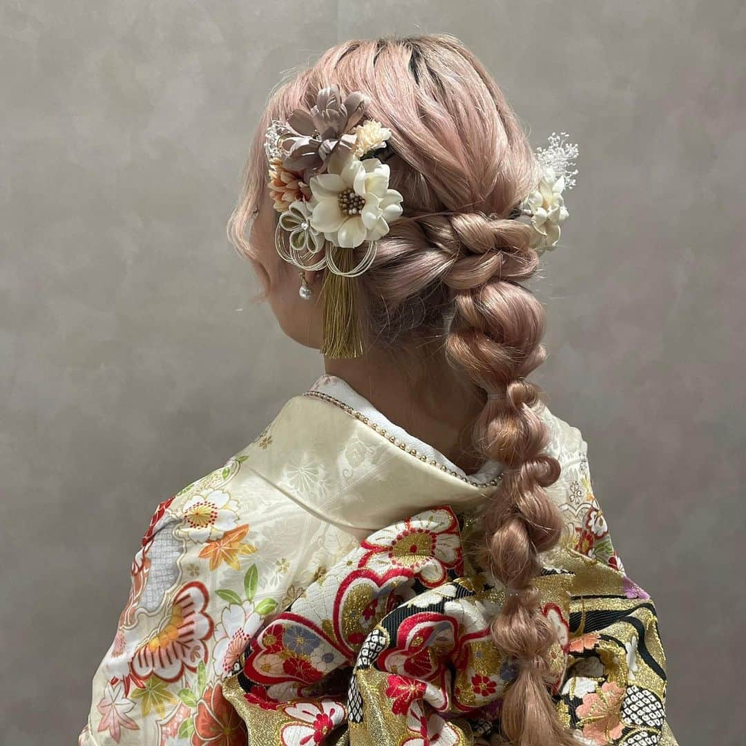 ふりそでMODE weddingboxさんのインスタグラム写真 - (ふりそでMODE weddingboxInstagram)「流行ヘアアレンジ❤︎ ・ 今時かわいいヘアスタイルを7選 ご紹介いたします✨ 前撮り・当日までに気になるヘアスタイルをまとめておくと当日思い通りの髪型になりやすいです🤲🏻 ・ ぜひ保存・いいねお待ちしております💭 ・ #furisodemode #ふりそでmode #成人式ヘア #成人式ヘアセット」6月8日 17時58分 - furisodemode