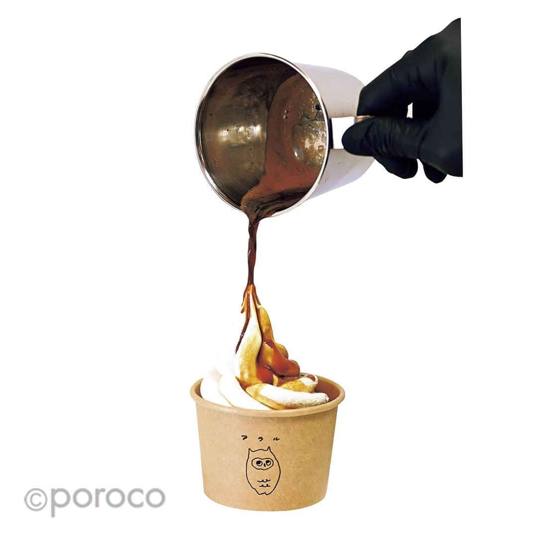 poroco（ポロコ）さんのインスタグラム写真 - (poroco（ポロコ）Instagram)「￨ 2023.4.15オープン✨￨ アウル . 濃厚で上質な美味しさに感動！ アフォガードも大人の味わい . 十勝の広尾町・菊地ファームの牛乳を使い、イタリア・カルピジャーニのマシンで作るソフトクリームは、空気をたっぷり含んでいて、生クリームのようなふわふわの食感。濃厚ながらさっぱりとした後味に驚かされる。コーンはサクサクやワッフルなど４種類から選べるのもうれしい！ . ①「ミルク」430円、ブラックコーンはプラス50円。5～6月は「ピスタチオソフト」580円が登場。 「ふわっと軽い新体験の食感にびっくり！ 道産ミルクの濃厚さと軽やかさの両方を楽しめます（編集SS）」 . ②ソフトクリームマシン・カルピジャーニの持ち味を100％活かしたソフトクリームが絶品! . ③深煎り豆で淹れたエスプレッソの香りとほろ苦さを味わう「大人のアフォガード」600円。 . ④ひと口食べて幸せな気分になってほしいと、幸せの象徴のフクロウをロゴにデザイン。 . 詳細はporoco WEBサイトに掲載❗️ ---------------------------------------- アウル 📍札幌市東区北14条東5丁目3-8 🕒10：00～18：00 休：月曜 🅿︎ 4台 @softcream_owl ---------------------------------------- #アウル #OWL #東区 #東区役所前 #札幌新店情報 #newopen #ソフトクリーム #softcream #アイス #icecream #LOVE札幌東区 #札幌グルメ #poroco #札幌スイーツ #porocoスイーツ部 #poroco #札幌食べ歩き #札幌おでかけ」6月8日 18時00分 - poroco_magazine