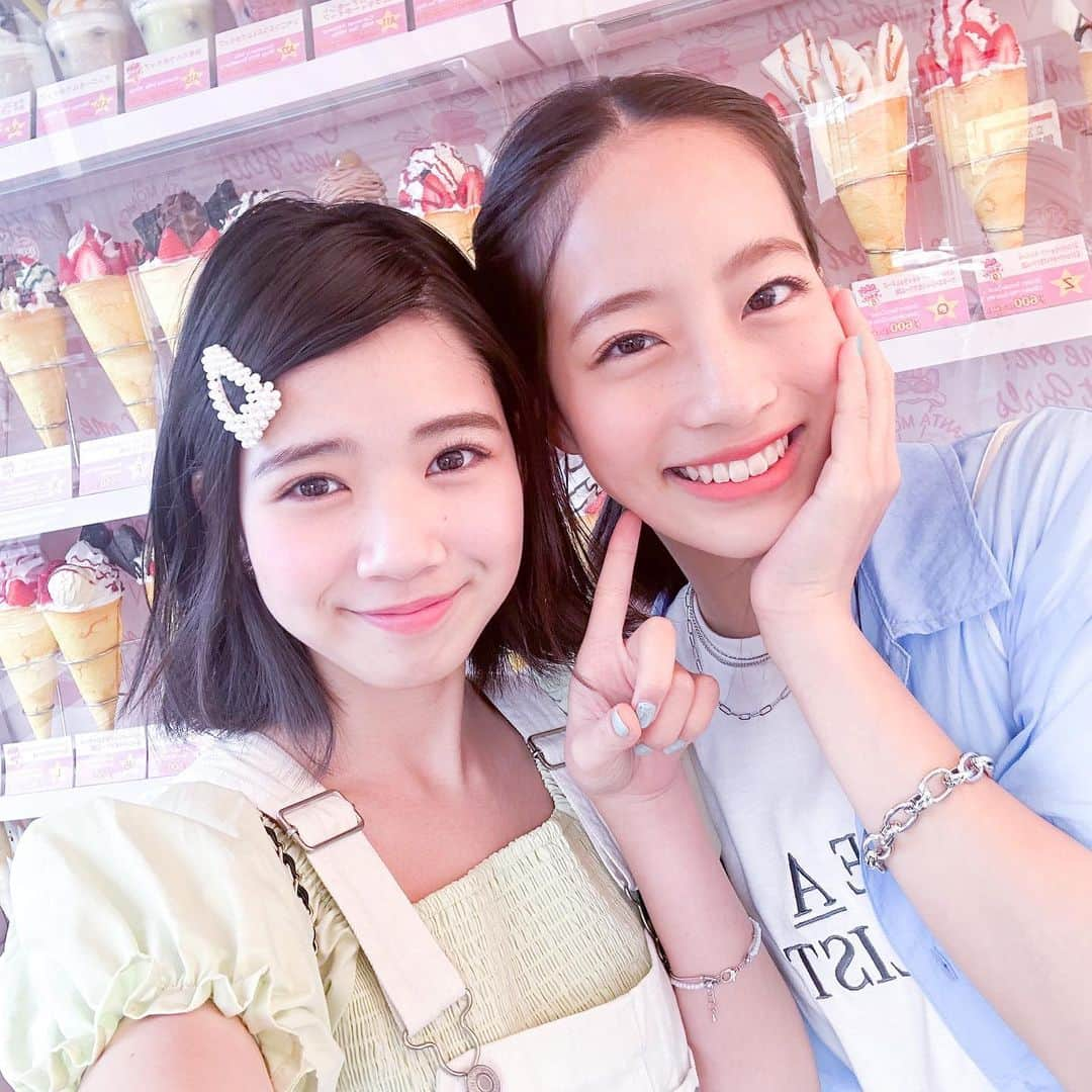 伊藤沙音さんのインスタグラム写真 - (伊藤沙音Instagram)「🧁🐰  ニコラ7月号「雨のりこえて始まる恋♡~7daysヘアアレストーリー~」のオフショpart2🍨  6月5日の投稿のピースはアンジでした！✌️  いつも優しいけど面白いアンジが大好き🥰  クレープ屋さんの前で撮ったんだけどお腹がすいた🥹  今日もInstagram遊びに来てくれてありがとう🎀   #伊藤沙音 #シャノン  #池端杏慈  #アンジ  #ニコラ #nicola #ニコモ #ニコラ7月号発売中   #エヴァーグリーンエンタテインメント」6月8日 18時00分 - shannon_ito_official