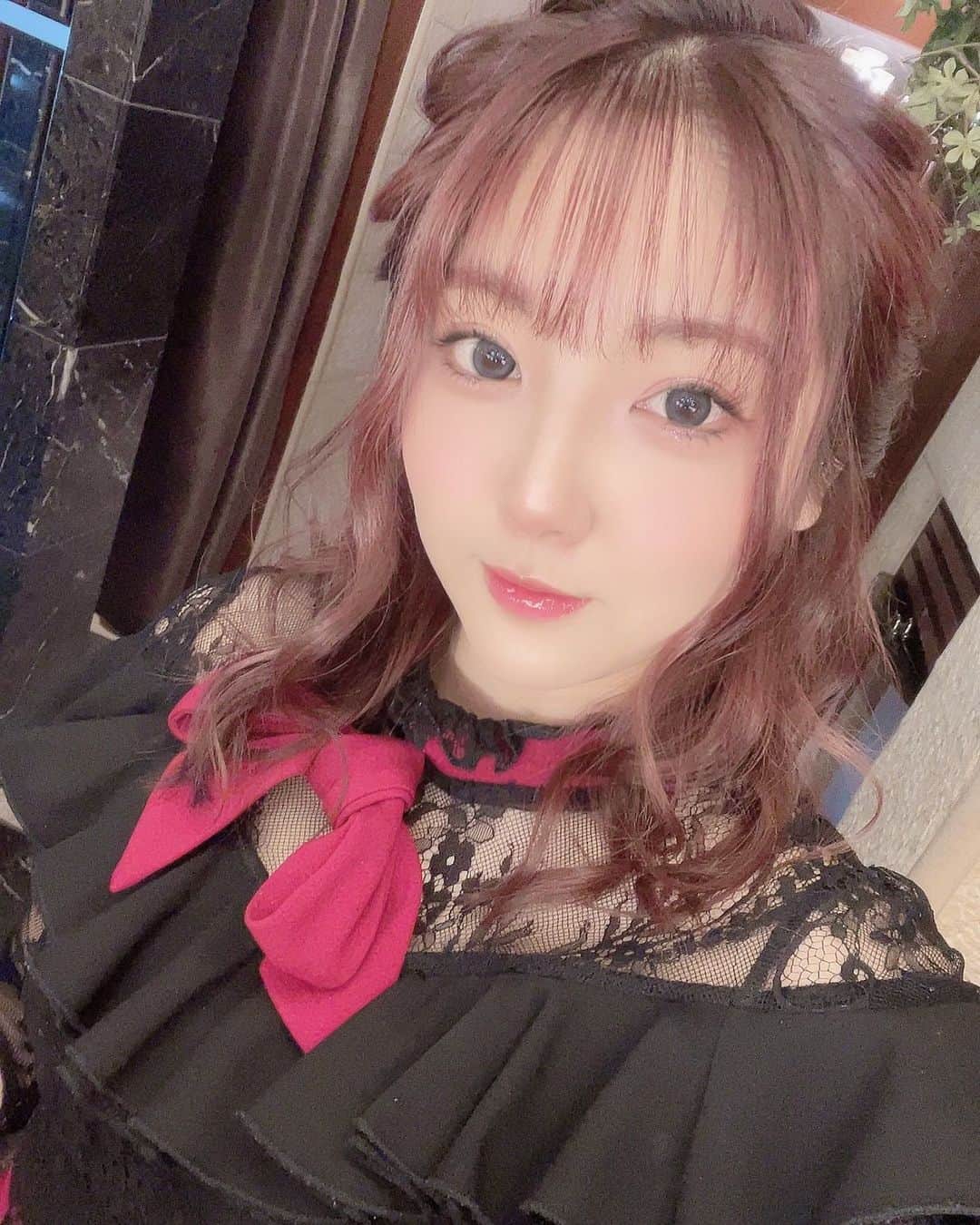 のインスタグラム：「‪ꔛ‬♡‪ 出勤でっせ💪🏻💪🏻 写真は先日撮って放置してた写真(ง ¨̯ )วw 新しいドレス買ったのにお気に入りすぎて同じのばっかり着てるダメな人😇  #バルセロナグループ #ピーアンドジェー #札幌 #すすきの #ススキノ #キャバクラ #キャバ嬢 #キャバクラ嬢 #ニュークラブ #ニュークラ #ニュークラ嬢 #キャバ #ラウンジ #ラウンジ嬢 #ガールズバー #ホステス #すすきのキャバクラ #すすきのキャバ嬢 #すすきのグルメ #札幌旅行 #美人 #美女 #可愛い #可愛い女の子 #銀座 #六本木 #北新地 #錦 #中洲 #オタク」