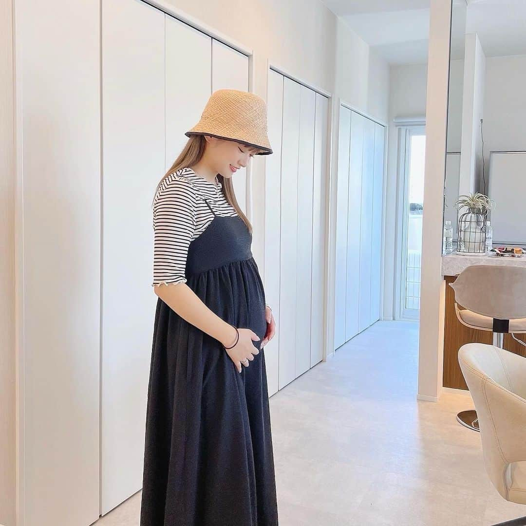 伊藤りかさんのインスタグラム写真 - (伊藤りかInstagram)「． ぽんぽこりん🤰🏼♡ 胎動も激しくなってきて愛おしいねぇ🥰♩ * １日１日大事に過ごそう〜👶🏻✨ * 今で、体重が＋４キロ弱ほどなのですが 今回も産後の骨盤ケアは @gyugyugyu_official に頼る𓂃 * メッシュ素材なので、１年通して使える〜🪡🤍 ヒップアップや腰回りのお肉の引き締めに🫶🏻 産後の骨盤ケアに悩んでるママさんにもオススメ🤱🏼🩷 * 今、楽天スーパーセールで最大67％OFF🉐 １番人気「3着+1着（4着）セット」も 超お得に買えるチャンスです🪴✨ すべてのセットを対象にキャンペーンを開催中！ 【期間：6月4日(日)～11日(日)1時59分まで】 * #男の子ママ #兄弟ママ #幼稚園ママ #妊婦 #妊婦コーデ #妊婦生活 #妊娠6ヶ月 #妊娠中期 #産後 #産後ダイエット #骨盤ケア #骨盤ショーツ #ギュギュギュ #PR #マタニティライフ #4歳差育児 #伊藤りか #snsクリエイター」6月8日 18時00分 - rrrika.i