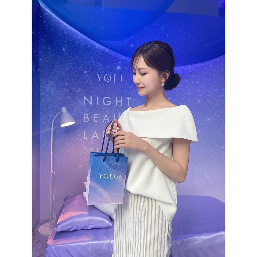 小嶋真子さんのインスタグラム写真 - (小嶋真子Instagram)「⁡ ⁡ 「夜間美容シャンプーYOLU」のイベントにお邪魔しました🛁🌙 ⁡ YOLUは、夜の時間に着目したナイトケアビューティブランド。 シャンプー・トリートメントをはじめとした、ヘアケアカテゴリを展開しています。 ⁡ "夜の間にキレイをつくる" 忙しい日々を送る人に寄り添うコンセプトに共感し、 私も日頃から愛用しています☺️ ⁡ ⁡ イベントはナイトルーティンに沿ったような世界観で、 YOLUを体現したような癒し空間が広がっていました✨ ⁡ その日の疲れを癒し、リセットする夜間美容。 これからも大切にしていきたいルーティンです 🦢🫧 ⁡ ⁡ こちらのポップアップイベントは、6/11(日)まで原宿駅付近にて開催しています ⁡ 又、Twitter / Instagramにて「#YOLU」「#YOLUラボ」を付けて投稿された方にYOLUオリジナルキャンドルをプレゼントしているそうなので是非併せてチェックしてみてくださいね ♡ ⁡ ⁡ #YOLU #YOLUラボ #PR」6月8日 18時00分 - makochan_2525