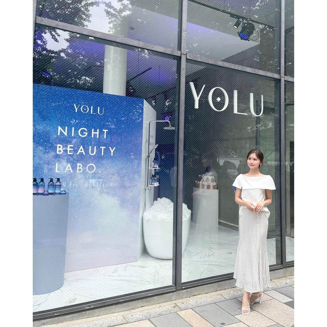 小嶋真子さんのインスタグラム写真 - (小嶋真子Instagram)「⁡ ⁡ 「夜間美容シャンプーYOLU」のイベントにお邪魔しました🛁🌙 ⁡ YOLUは、夜の時間に着目したナイトケアビューティブランド。 シャンプー・トリートメントをはじめとした、ヘアケアカテゴリを展開しています。 ⁡ "夜の間にキレイをつくる" 忙しい日々を送る人に寄り添うコンセプトに共感し、 私も日頃から愛用しています☺️ ⁡ ⁡ イベントはナイトルーティンに沿ったような世界観で、 YOLUを体現したような癒し空間が広がっていました✨ ⁡ その日の疲れを癒し、リセットする夜間美容。 これからも大切にしていきたいルーティンです 🦢🫧 ⁡ ⁡ こちらのポップアップイベントは、6/11(日)まで原宿駅付近にて開催しています ⁡ 又、Twitter / Instagramにて「#YOLU」「#YOLUラボ」を付けて投稿された方にYOLUオリジナルキャンドルをプレゼントしているそうなので是非併せてチェックしてみてくださいね ♡ ⁡ ⁡ #YOLU #YOLUラボ #PR」6月8日 18時00分 - makochan_2525