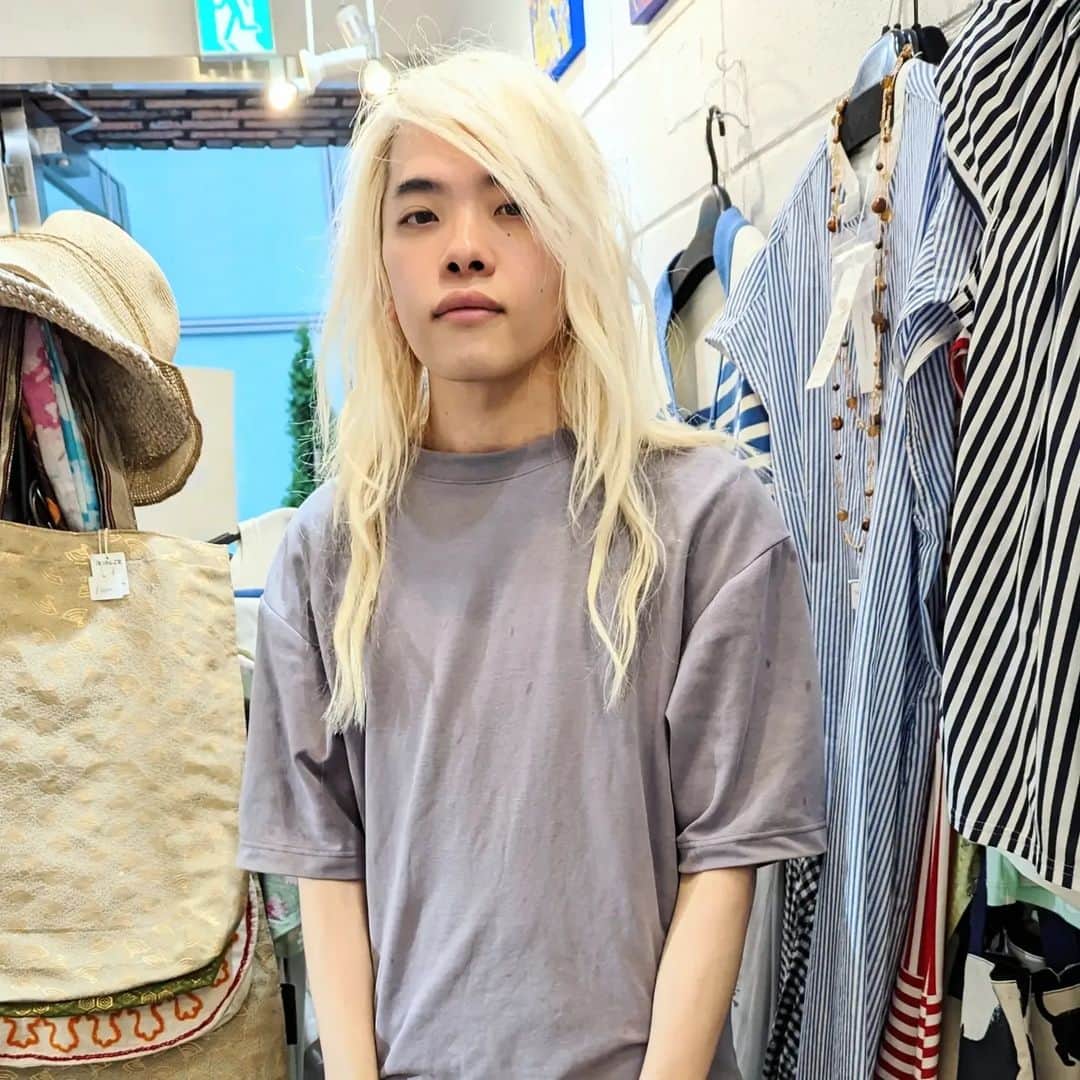 平井富子のインスタグラム：「キャー！久しぶり〜  仕事の合間に、Dくんが、立ち寄ってくれました～  4月の出版パーティ以来かな？ どんどんカッコ良くなってるぅ〜  海外に出掛けたり、相変わらず忙しそう〜  体に気を付けて楽しんでね～ また、遊びに来て下さい～」