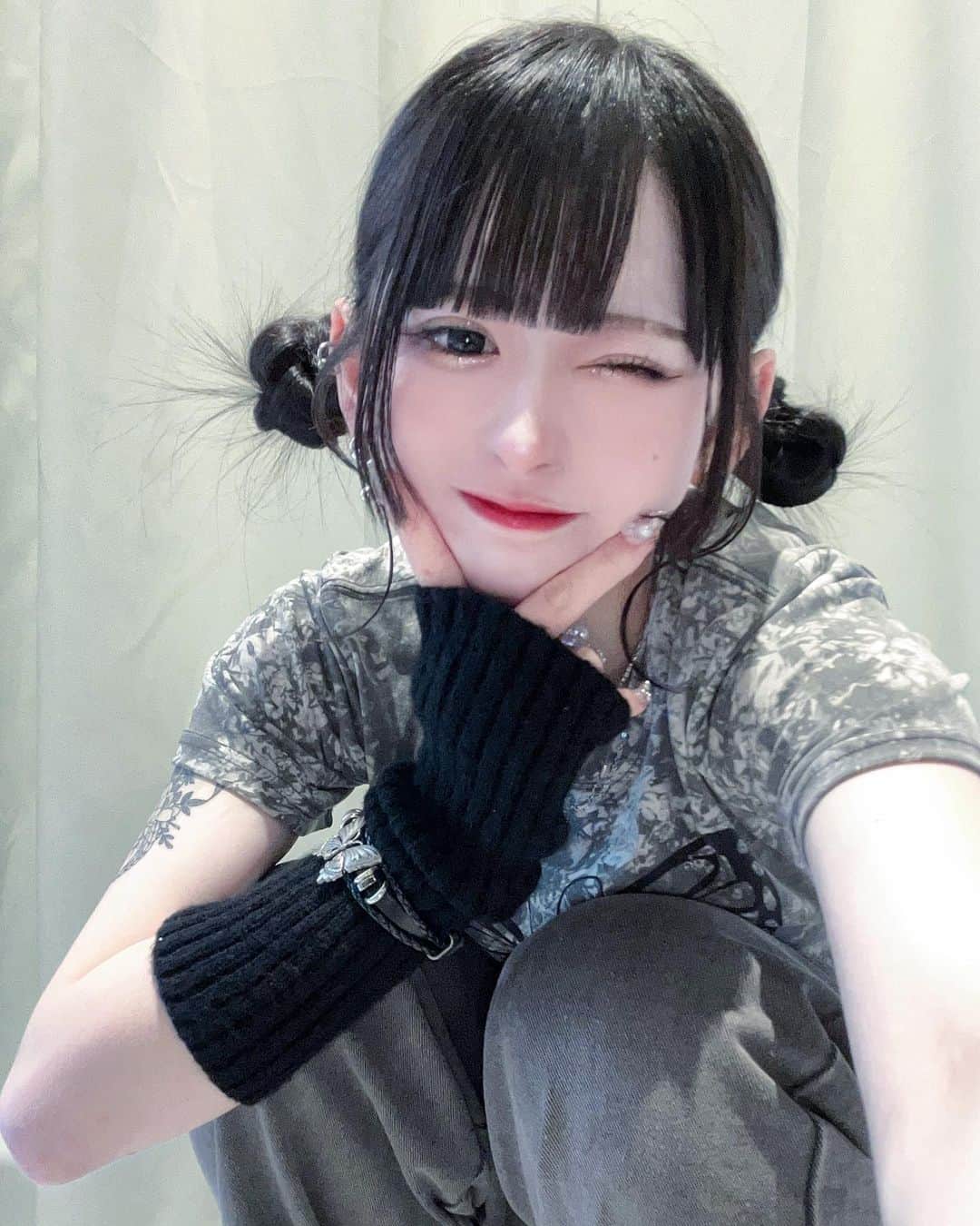 狐波ろんのインスタグラム：「1人の時に偶然見つけたガチャガチャの森に一緒に入る仕事してる人いないですか、当方ガチャガチャの森入りたいんですけど、、、」