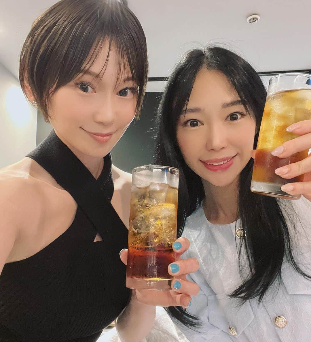 平瀬ひかりさんのインスタグラム写真 - (平瀬ひかりInstagram)「えみるんとは何気に出会って長い✨ 色々話せる仲になれた事が嬉しい❤️ これは新橋のBARで🍸 @premium_mini_bar_exa     #モデル  #被写体モデル  #黒髪女子  #色白女子  #スレンダー  #女子会  #私服  #bar #飲み会  #女子飲み  #新橋バー  #ニュー新橋ビル」6月8日 18時04分 - hikari0421