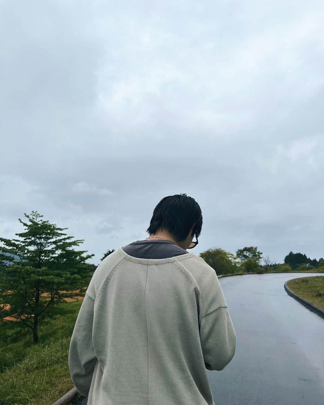 森重秀太のインスタグラム：「新曲を書き進めてます。  魂を削ってる気がする。  今の自分が1番伝えたいことを書いているから。  楽しみに待っててくれ👍🏻  #森重秀太 #actor #artist #musician」