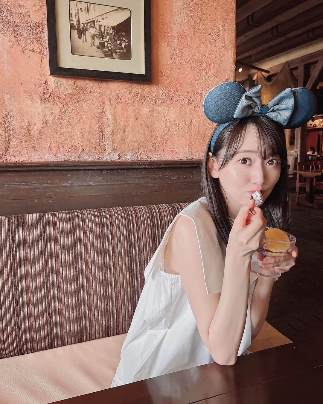 浜田コウのインスタグラム：「最近はディズニーシーのここのレストランに行くことが多いかも🍴どれも美味しいの🍝 デザート食べてたらしょこちゃんが撮ってくれたよ😋🍨  #ディズニーシー#カフェポルトフィーノ#disneysea」