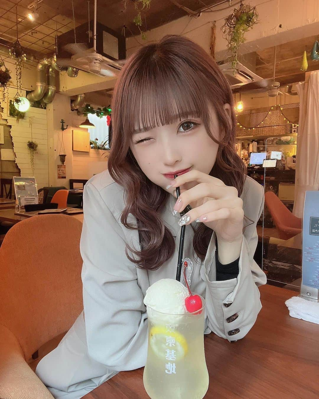 美女美容事情さんのインスタグラム写真 - (美女美容事情Instagram)「《美女とカフェ🍹💕》⁠ *⠀⠀⠀⠀⠀⠀⁠⠀⁠⠀⁠⠀⁠⠀⁠ 今回ご紹介させて頂きますのは!!👀❤️⁠⠀⁠⠀⁠⠀⁠⠀⁠ 咲真ゆかさん< @__sakumarumorimori > の素敵なお写真📸⠀⁠⠀⁠⠀⁠ *⠀⁠ お洒落なコーデでかわいいですね🥰🧡 こんな美人さんとカフェに行ってみたいです🍹☀️⠀⠀⠀⁠⠀ *⠀⁠⠀⁠⠀⁠⠀⁠⠀⁠ 咲真ゆかさん< @__sakumarumorimori > 素敵な投稿をありがとうございました☺️📸✨⠀⁠ 咲真ゆかさんのアカウントには他にも素晴らしい投稿が沢山ありますので是非覗いてみてくださいね💁‍♀️💙⁠ ⁠ ⠀⠀⁠⠀⁠⠀⁠⠀⁠ △▼△▼△▼△▼△▼△▼△▼△▼△▼ ⁠⠀⁠⠀⁠⠀⁠ ❤️🧡💛「ビジョビ (美女美容事情)」💚💙💜⠀⠀⠀⠀⠀⠀⠀⠀⠀⠀⠀⠀⠀⠀⁠⠀⁠⠀⁠⠀⁠⠀⁠⠀⁠ 👇掲載ご希望の方は👇⠀⠀⠀⠀⠀⠀⠀⠀⠀⠀⠀⠀⠀⠀⠀⁠⠀⁠⠀⁠⠀⁠⠀⁠⠀⁠ @b_b_j.jタグ付けと🖤 #ビジョビ ⁠⠀⁠ 🖤タグ付けお願いします⠀⠀⠀⠀⠀⠀⠀⠀⠀⠀⠀⠀⠀⠀⠀⁠⠀⁠⠀⁠⠀⁠⠀⁠⠀⁠ △▼△▼△▼△▼△▼△▼△▼△▼△▼ ⁠⠀⁠ #美女#美人#カフェ#お洒落 #ストリート系女子#ヘアスタイル #インスタ美女#インスタ美人」6月8日 18時19分 - b_b_j.j