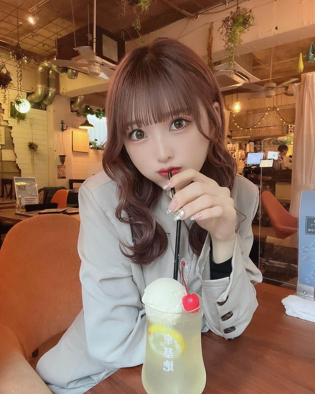 美女美容事情さんのインスタグラム写真 - (美女美容事情Instagram)「《美女とカフェ🍹💕》⁠ *⠀⠀⠀⠀⠀⠀⁠⠀⁠⠀⁠⠀⁠⠀⁠ 今回ご紹介させて頂きますのは!!👀❤️⁠⠀⁠⠀⁠⠀⁠⠀⁠ 咲真ゆかさん< @__sakumarumorimori > の素敵なお写真📸⠀⁠⠀⁠⠀⁠ *⠀⁠ お洒落なコーデでかわいいですね🥰🧡 こんな美人さんとカフェに行ってみたいです🍹☀️⠀⠀⠀⁠⠀ *⠀⁠⠀⁠⠀⁠⠀⁠⠀⁠ 咲真ゆかさん< @__sakumarumorimori > 素敵な投稿をありがとうございました☺️📸✨⠀⁠ 咲真ゆかさんのアカウントには他にも素晴らしい投稿が沢山ありますので是非覗いてみてくださいね💁‍♀️💙⁠ ⁠ ⠀⠀⁠⠀⁠⠀⁠⠀⁠ △▼△▼△▼△▼△▼△▼△▼△▼△▼ ⁠⠀⁠⠀⁠⠀⁠ ❤️🧡💛「ビジョビ (美女美容事情)」💚💙💜⠀⠀⠀⠀⠀⠀⠀⠀⠀⠀⠀⠀⠀⠀⁠⠀⁠⠀⁠⠀⁠⠀⁠⠀⁠ 👇掲載ご希望の方は👇⠀⠀⠀⠀⠀⠀⠀⠀⠀⠀⠀⠀⠀⠀⠀⁠⠀⁠⠀⁠⠀⁠⠀⁠⠀⁠ @b_b_j.jタグ付けと🖤 #ビジョビ ⁠⠀⁠ 🖤タグ付けお願いします⠀⠀⠀⠀⠀⠀⠀⠀⠀⠀⠀⠀⠀⠀⠀⁠⠀⁠⠀⁠⠀⁠⠀⁠⠀⁠ △▼△▼△▼△▼△▼△▼△▼△▼△▼ ⁠⠀⁠ #美女#美人#カフェ#お洒落 #ストリート系女子#ヘアスタイル #インスタ美女#インスタ美人」6月8日 18時19分 - b_b_j.j