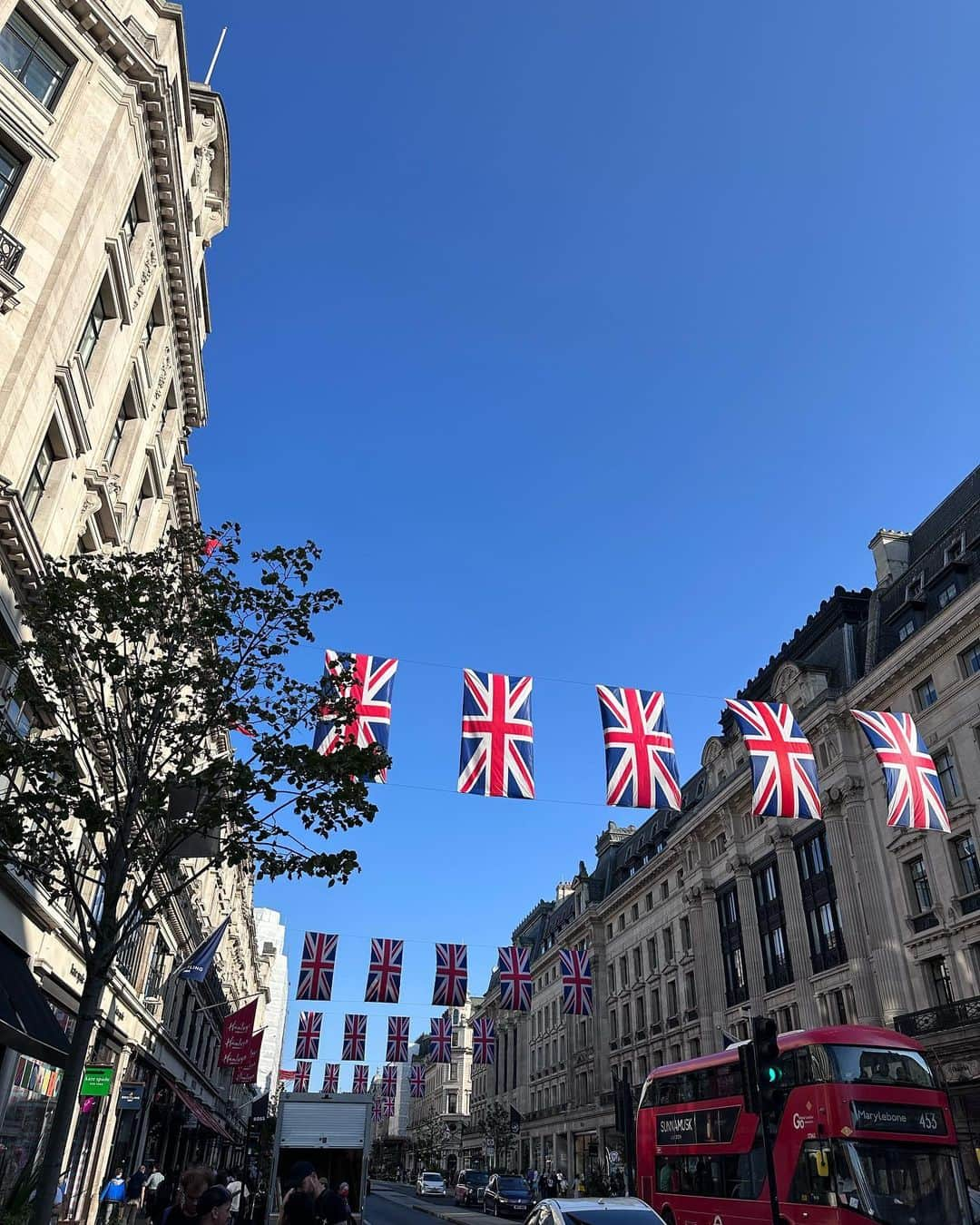 西脇綾香さんのインスタグラム写真 - (西脇綾香Instagram)「🧸🇬🇧 ゆかぴも洋菓子を一緒に食べられるなんて…💕 いつもいっしょ🐉🐉🐉  #afternoontea #shopping #prfm #perfume #あ〰ちゃん」6月8日 18時13分 - a_chan.prfm_p000001